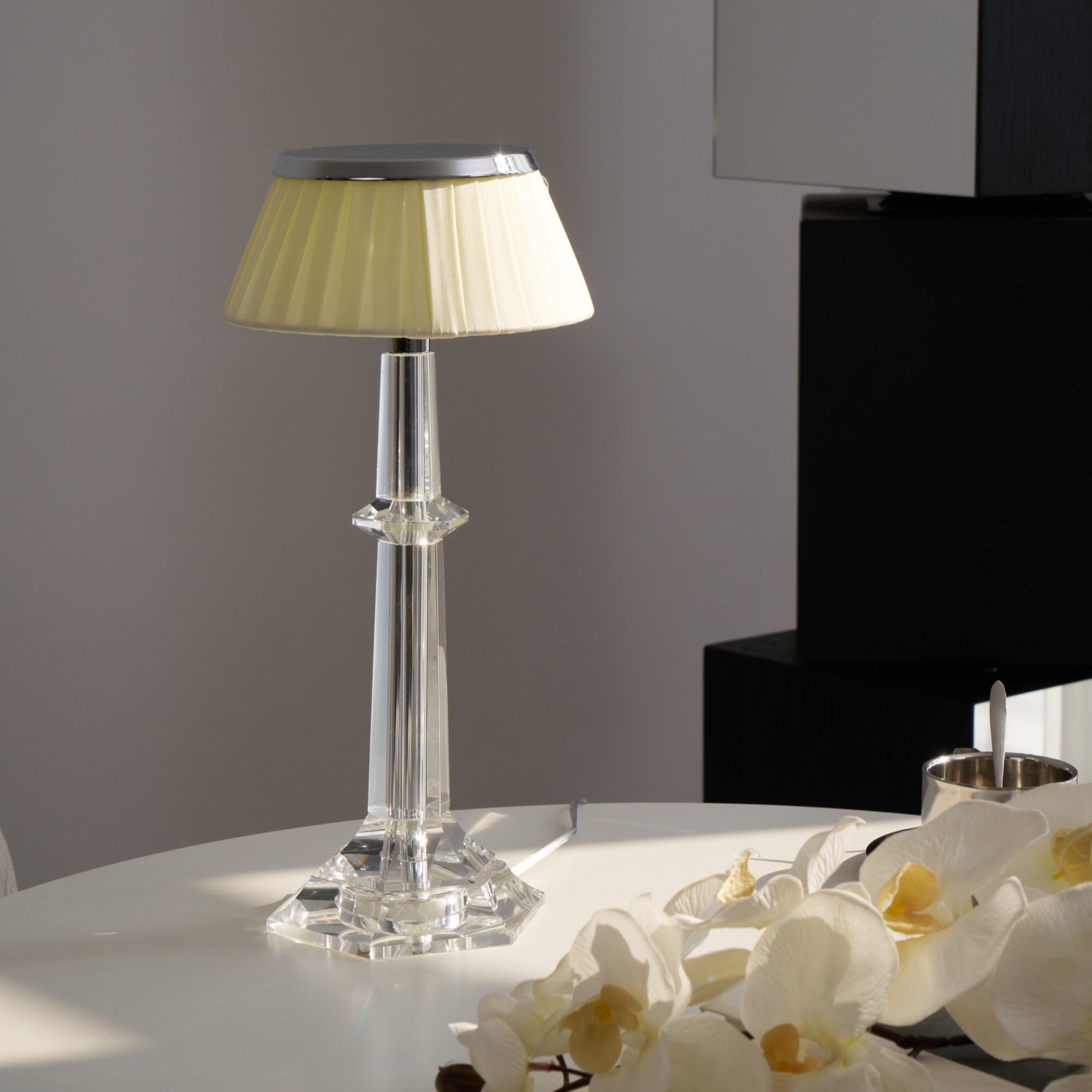 Haloza Fabric Luxurious Table Lamp-Neutral Decor