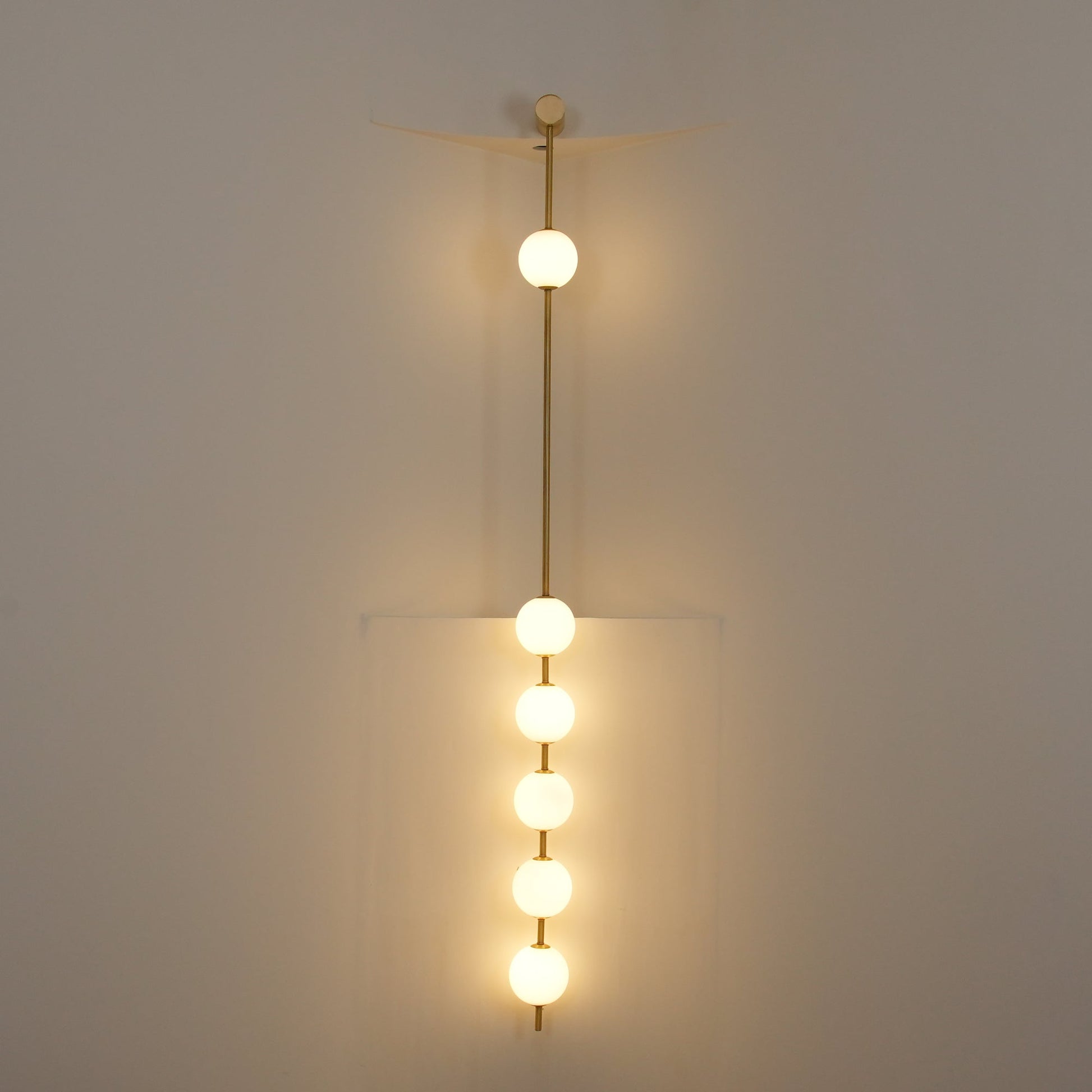 Lustra Wall Lamp Vertical Balls Brass-Neutral Decor