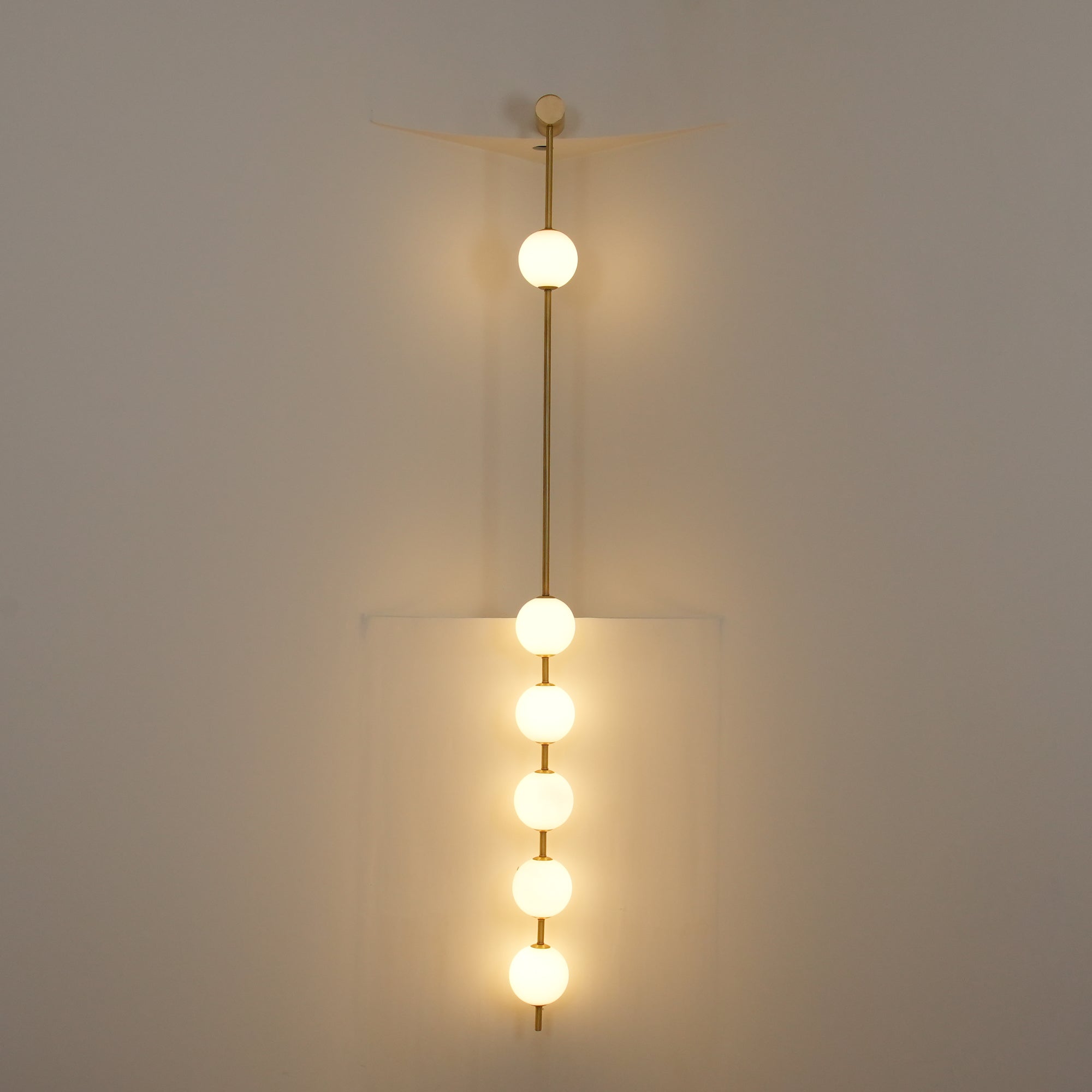 Lustra Wall Lamp Vertical Balls Brass-Neutral Decor