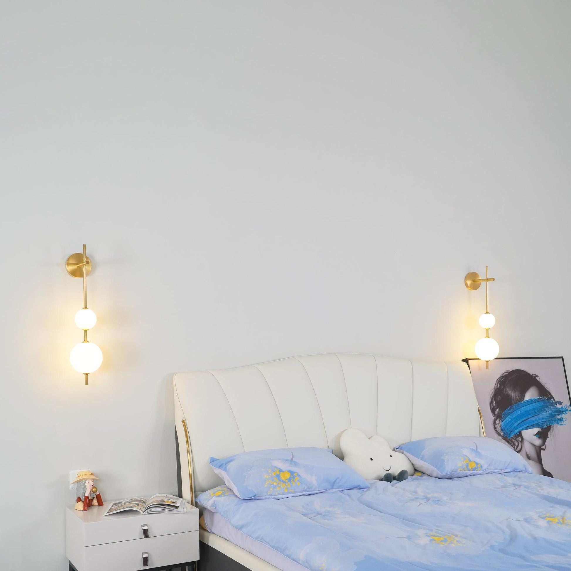 Lustra Wall Lamp Vertical Globe Minimalist-Neutral Decor