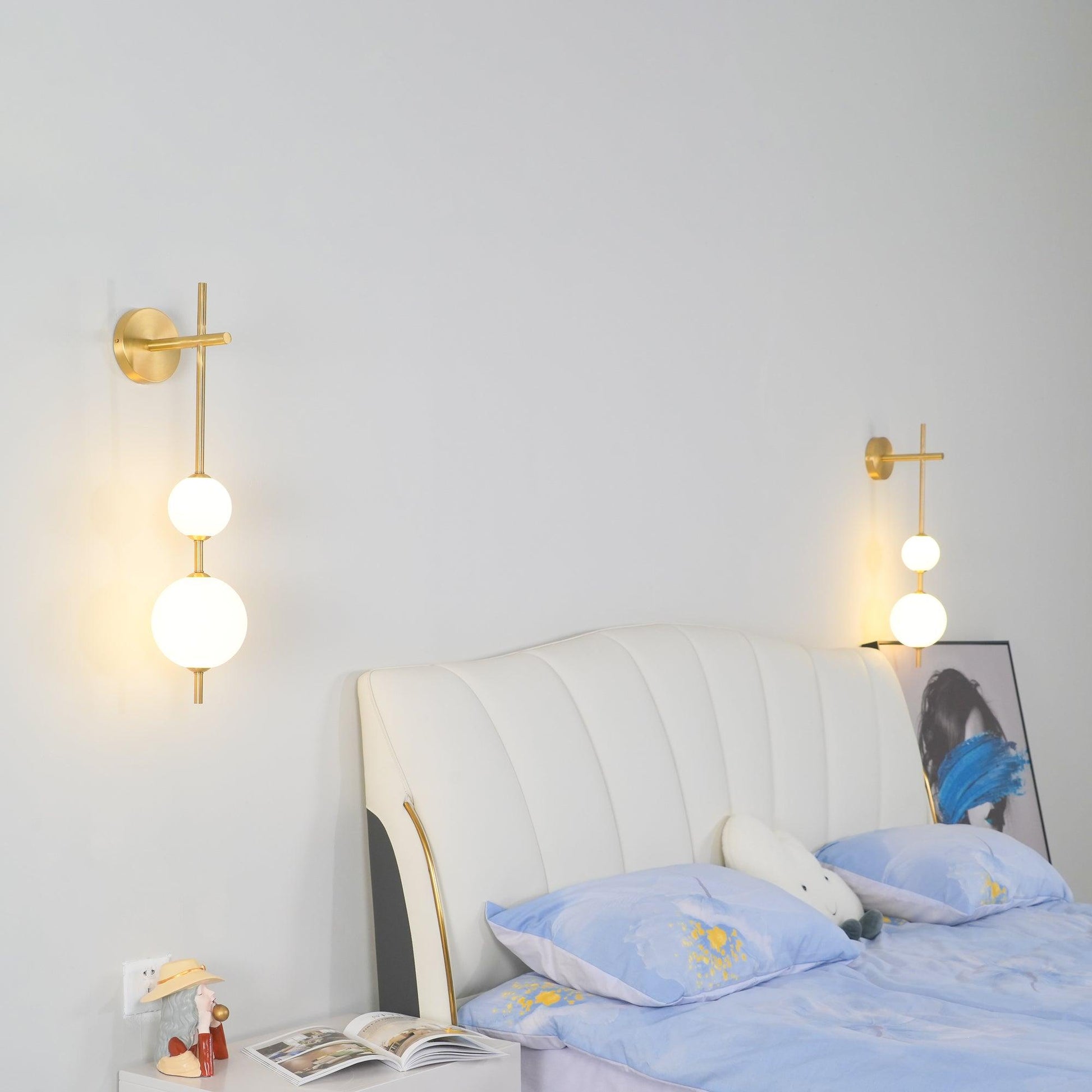 Lustra Wall Lamp Vertical Globe Minimalist-Neutral Decor