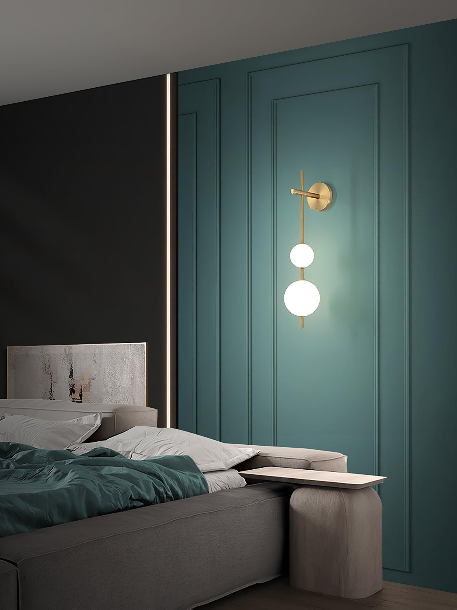 Lustra Wall Lamp Vertical Globe Minimalist-Neutral Decor
