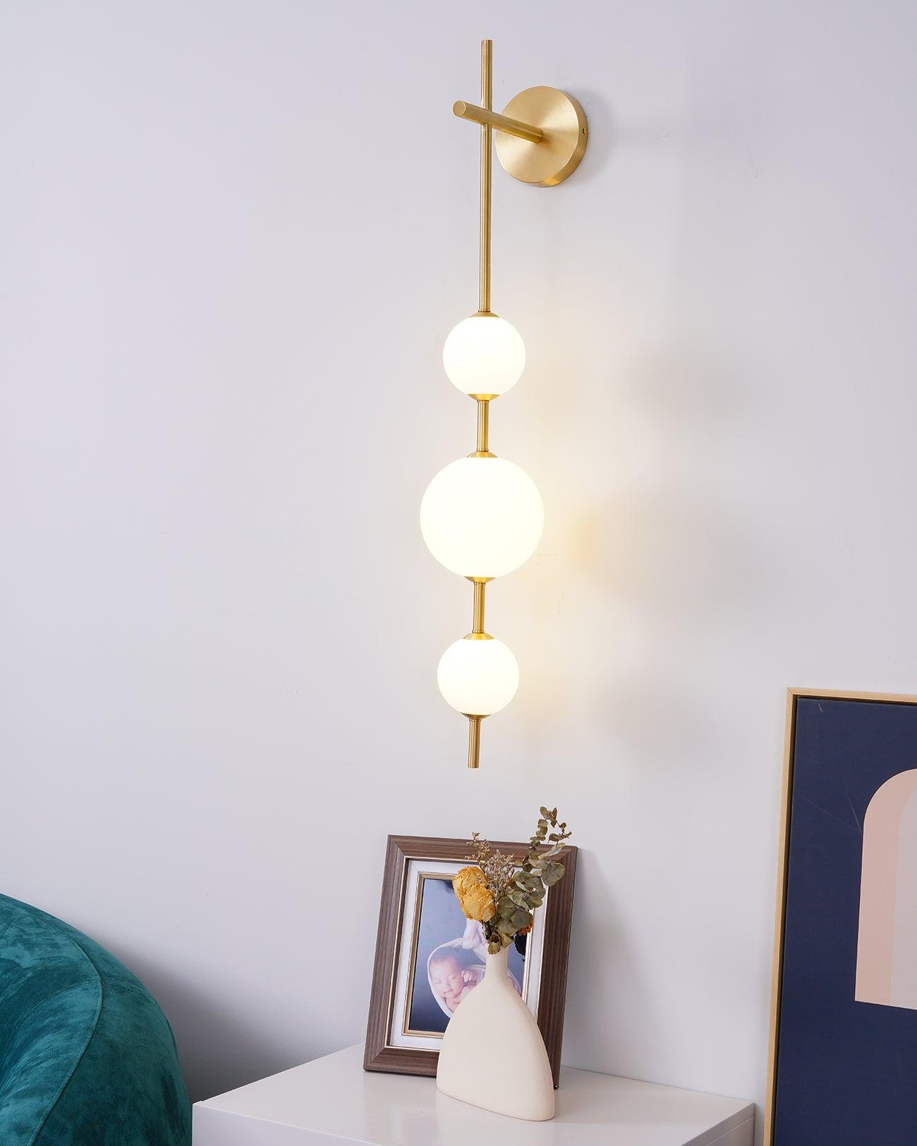 Lustra Wall Lamp Vertical Globe Minimalist-Neutral Decor