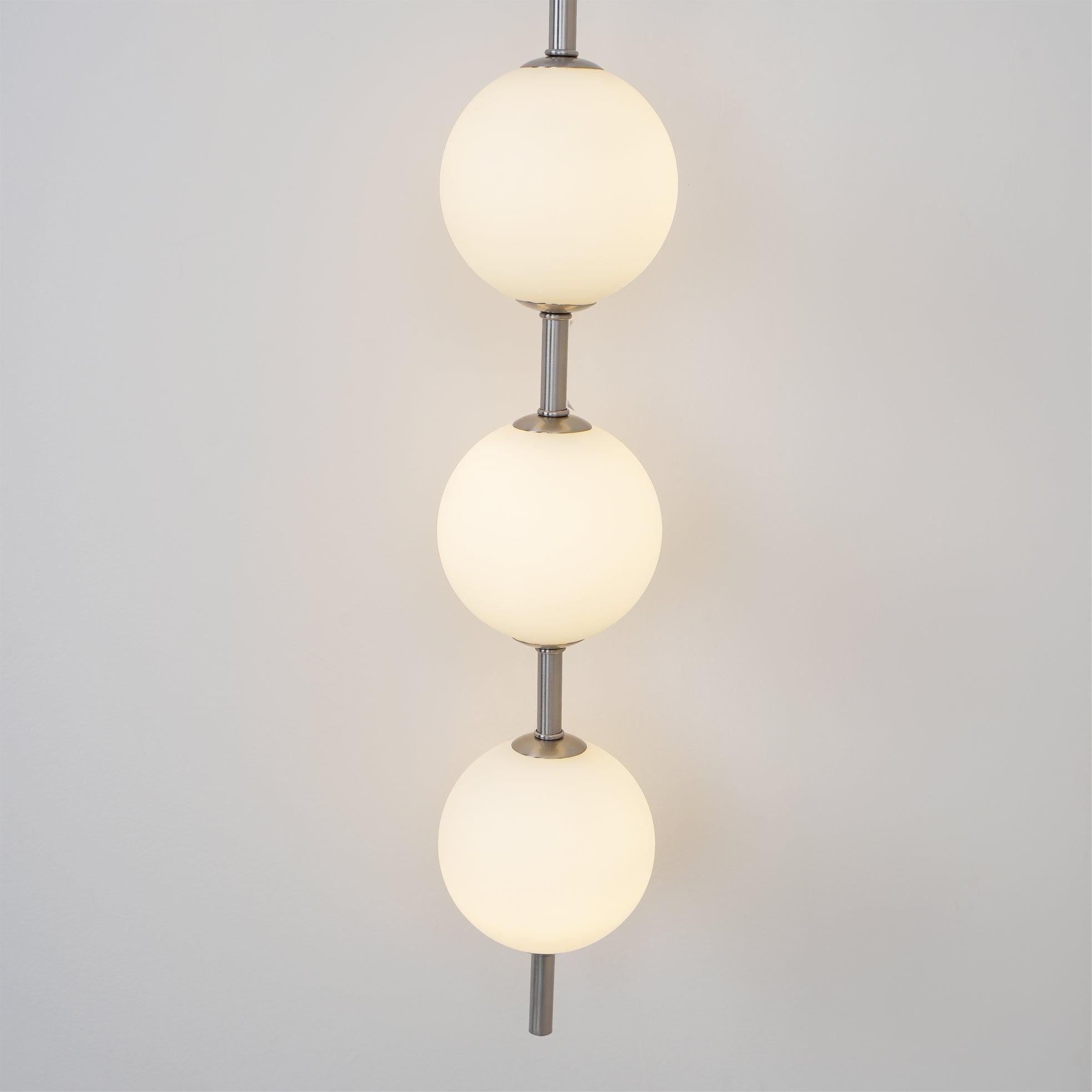 Lustra Wall Lamp Vertical Globe Minimalist-Neutral Decor