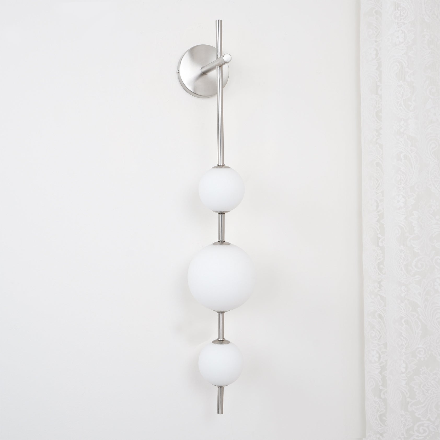 Ilraeia Vertical Globe Plug-in Wall Lamp-Neutral Decor
