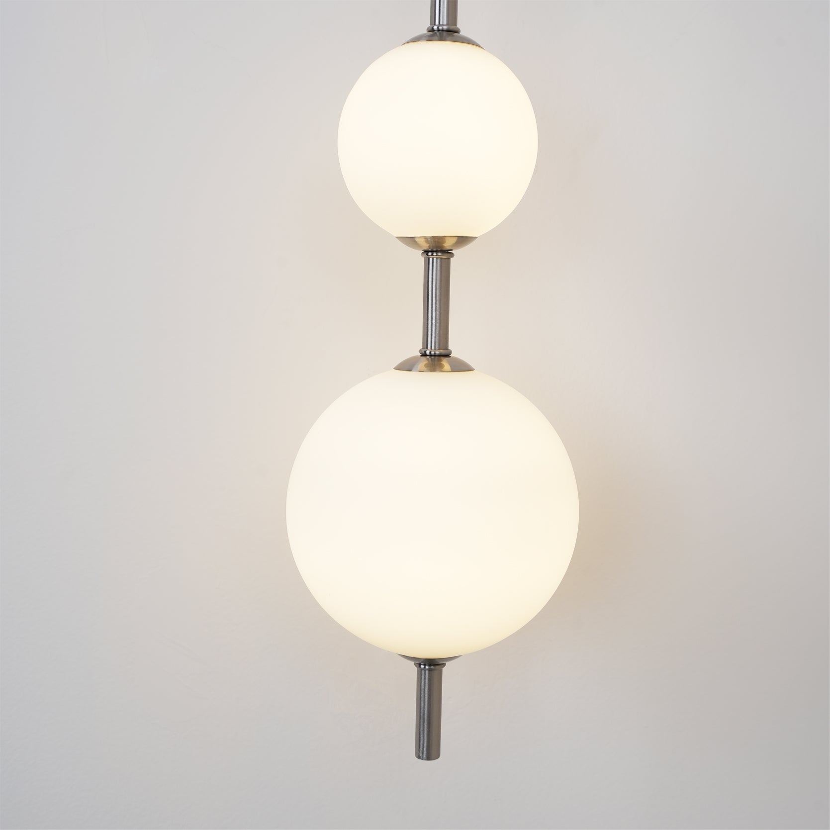 Ilraeia Vertical Globe Plug-in Wall Lamp-Neutral Decor