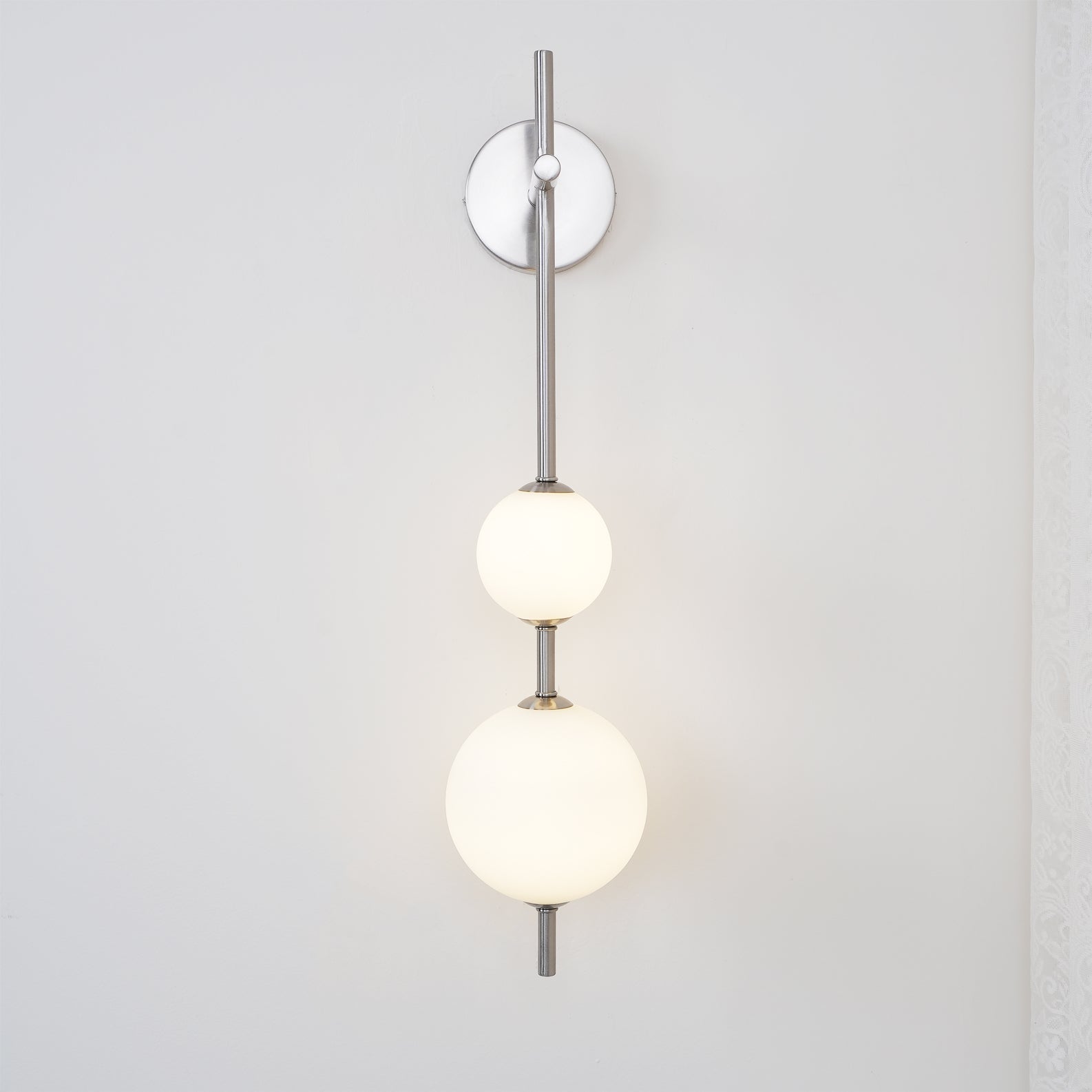Lustra Wall Lamp Vertical Globe Minimalist-Neutral Decor