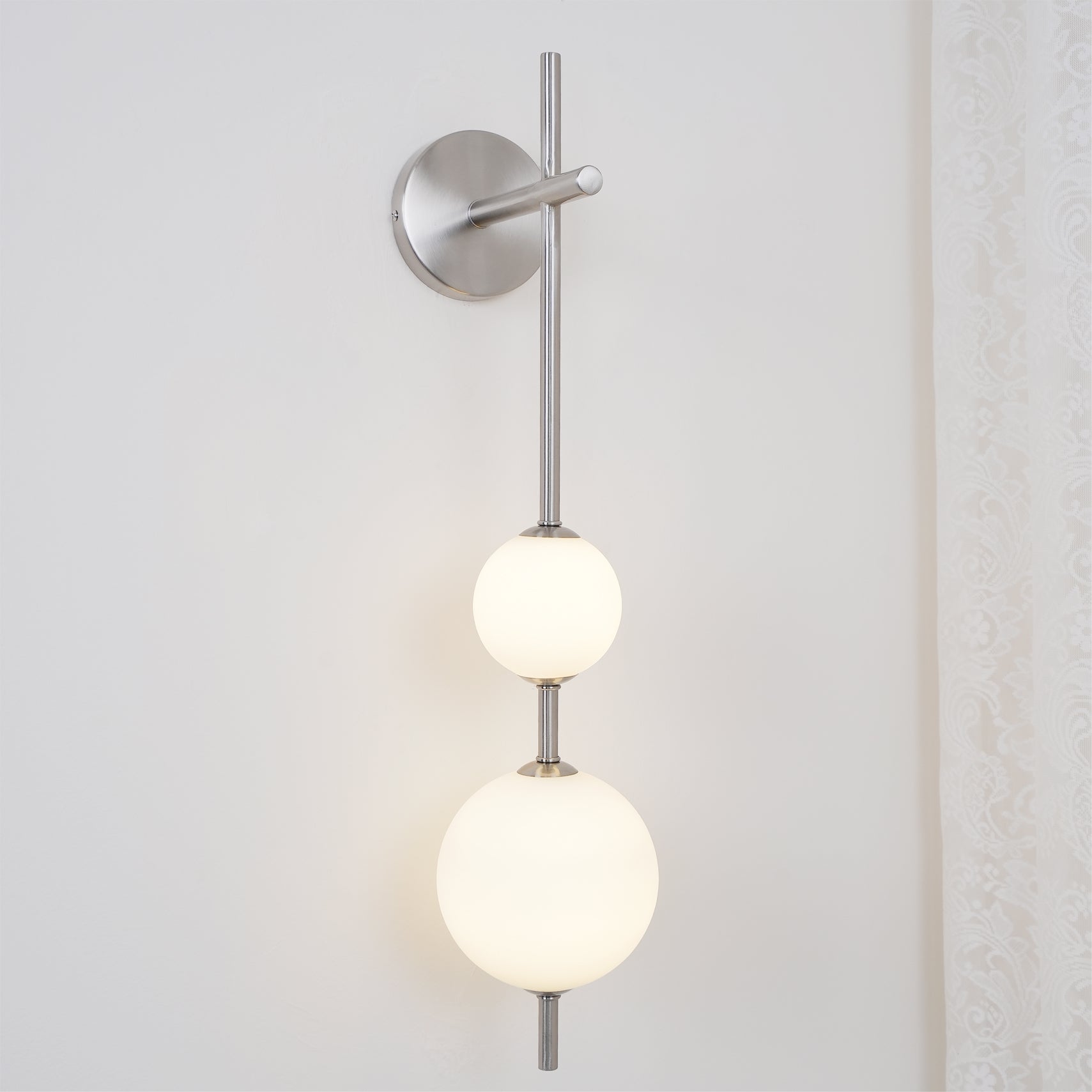 Lustra Wall Lamp Vertical Globe Minimalist-Neutral Decor