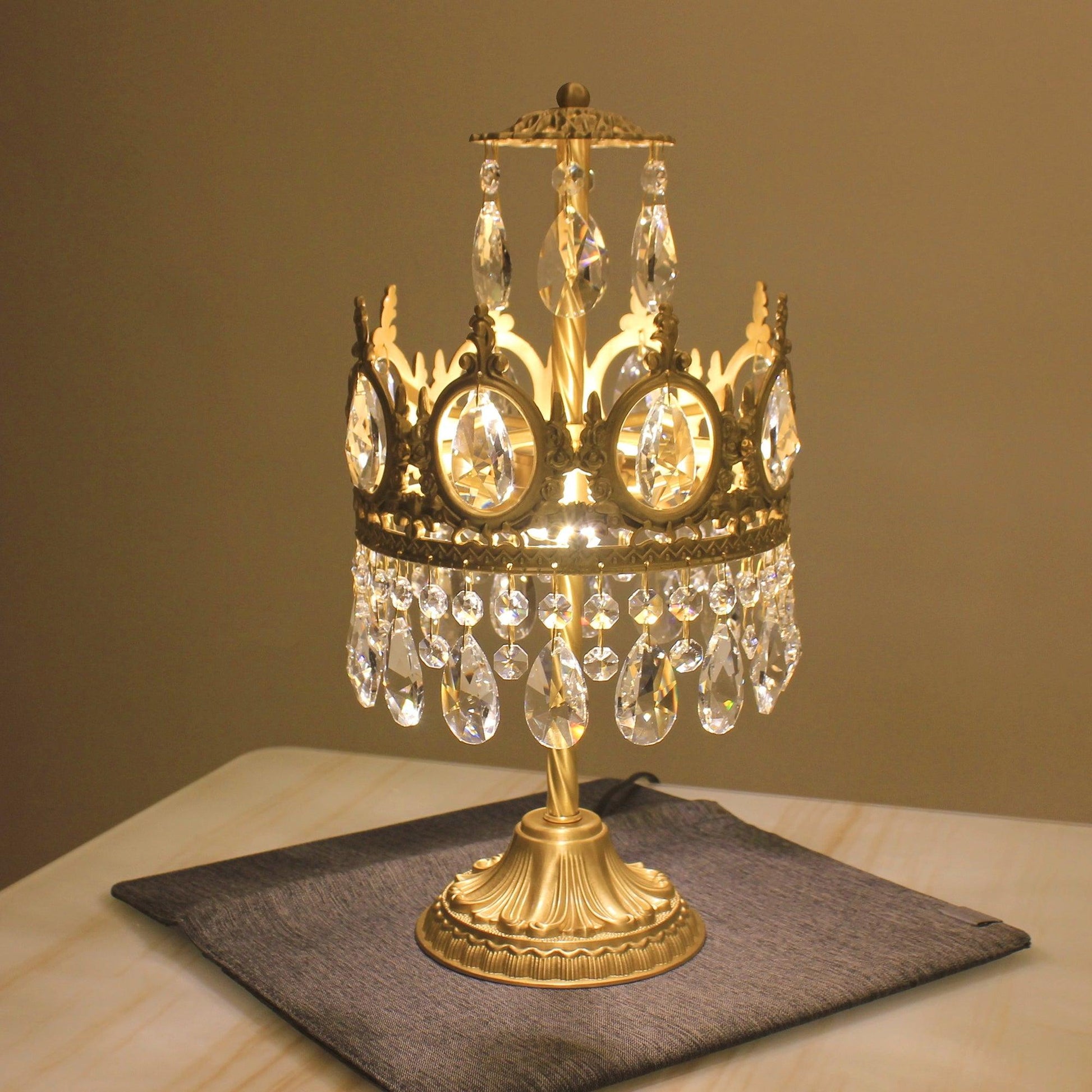 Glee Vintage Crystal Table Light-Neutral Decor