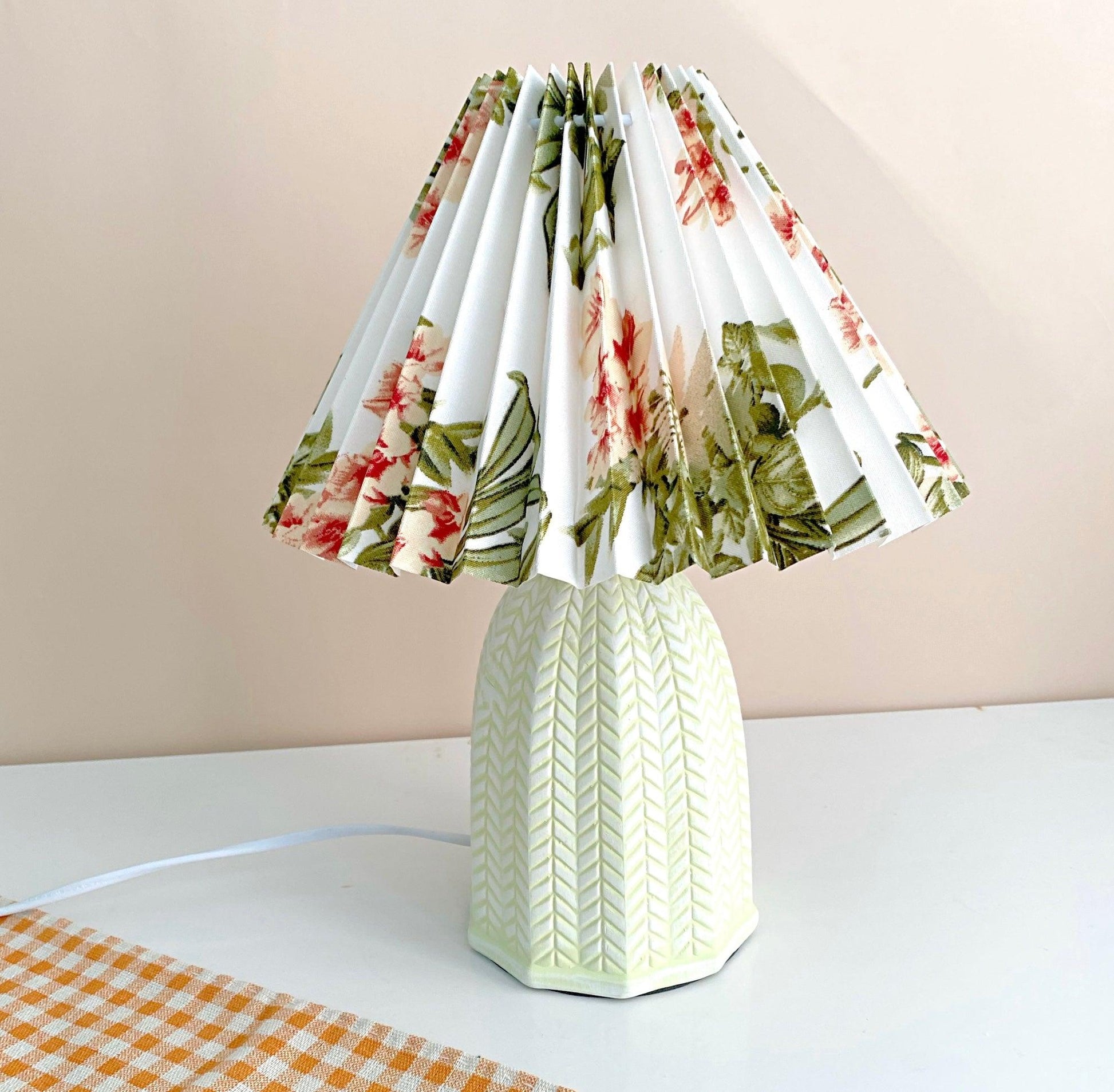 Xenlor Fabric Vintage Table Lamp-Neutral Decor