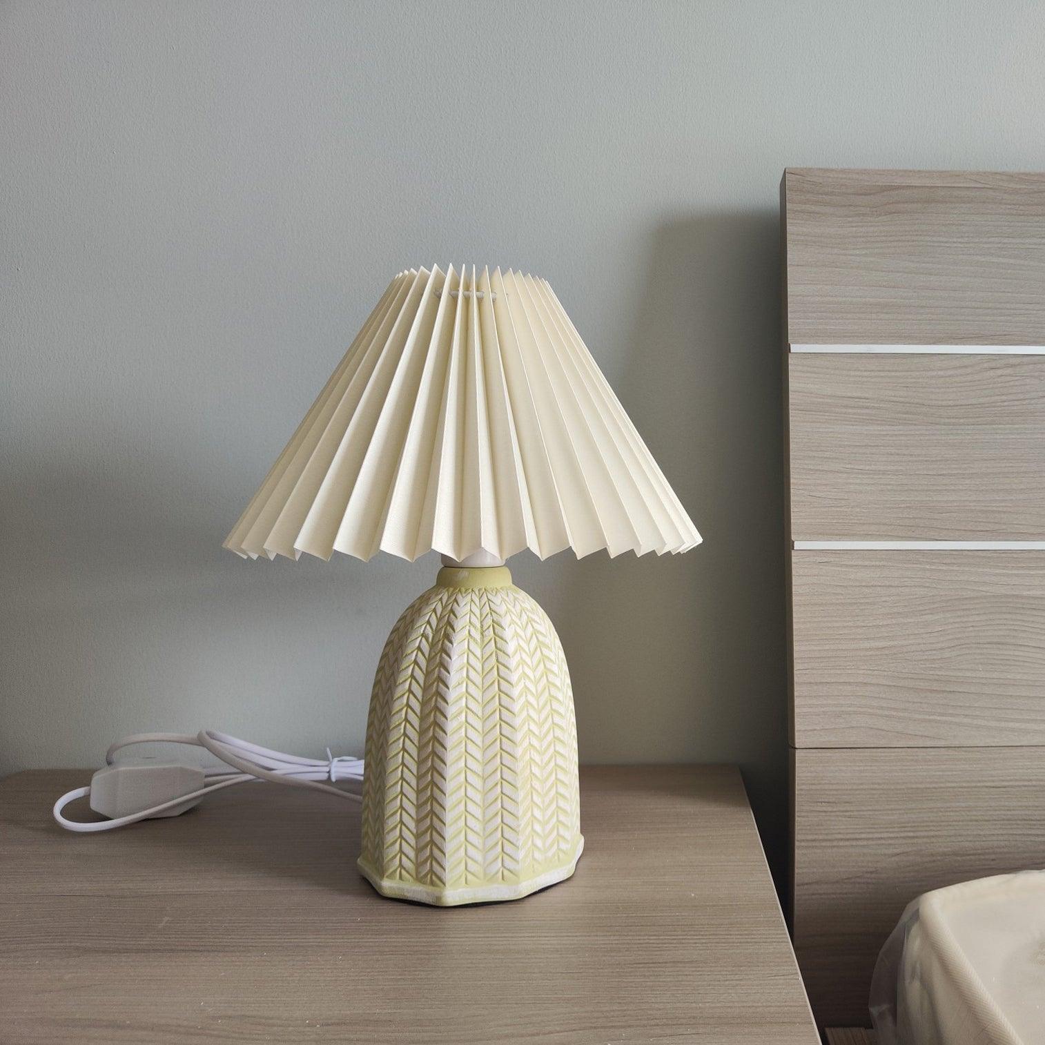 Xenlor Fabric Vintage Table Lamp-Neutral Decor