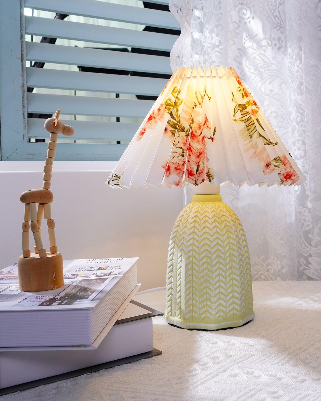 Xenlor Fabric Vintage Table Lamp-Neutral Decor