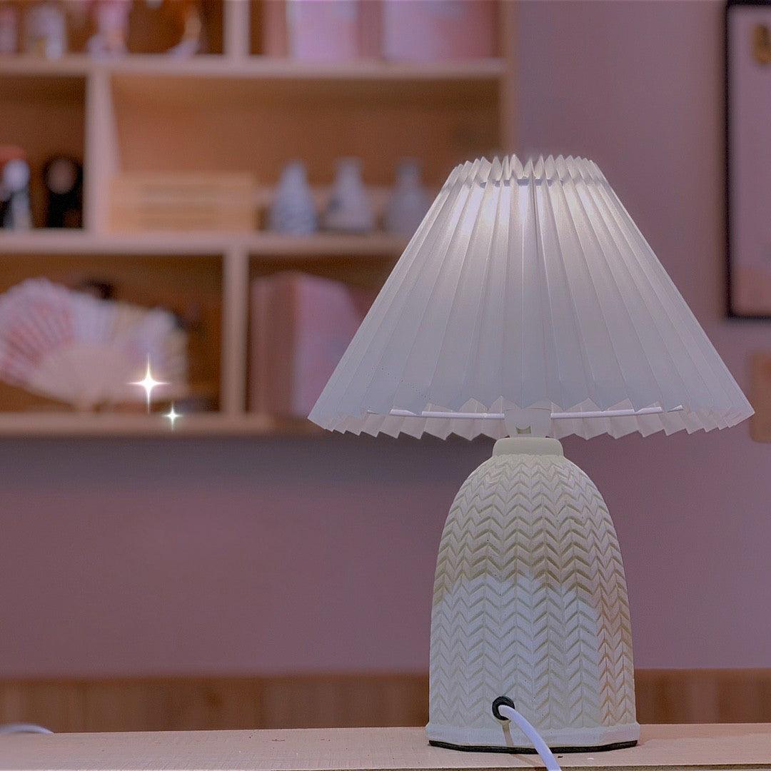 Xenlor Fabric Vintage Table Lamp-Neutral Decor