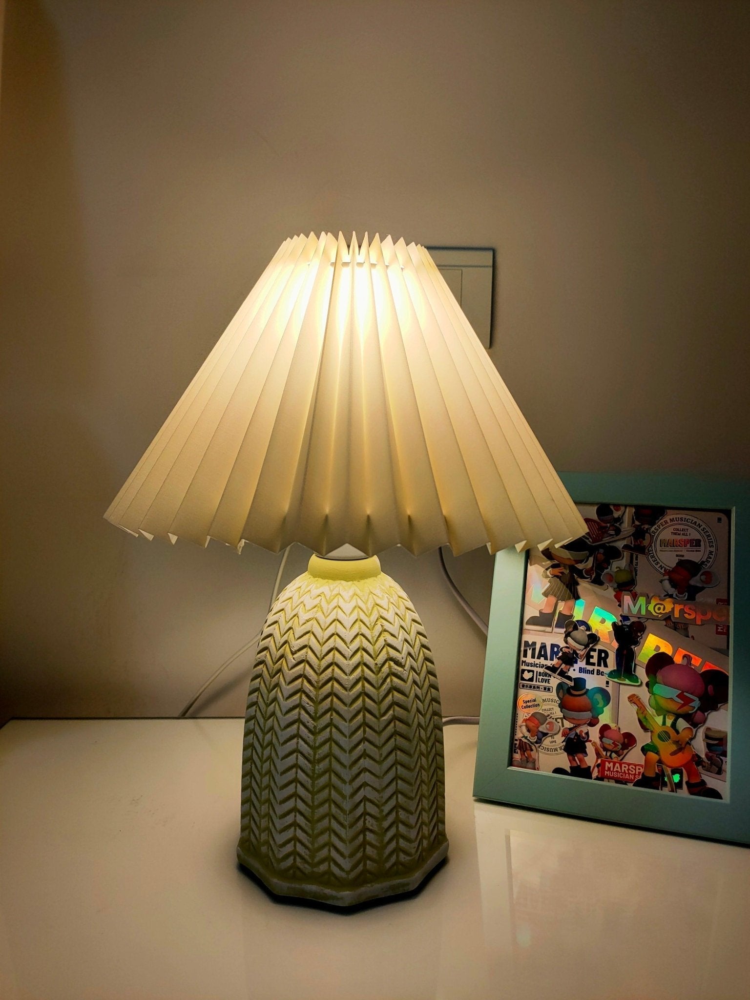 Xenlor Fabric Vintage Table Lamp-Neutral Decor