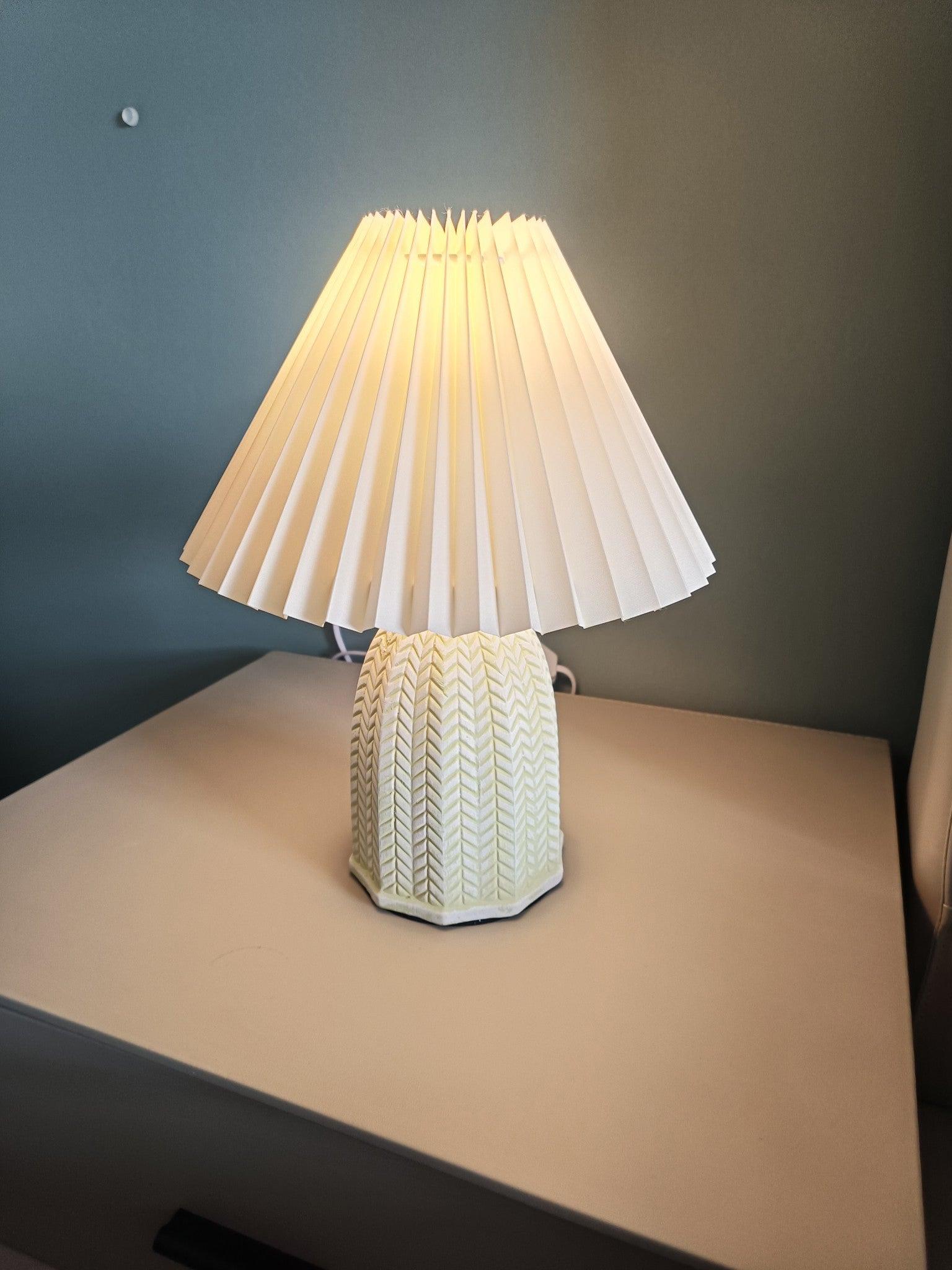 Xenlor Fabric Vintage Table Lamp-Neutral Decor