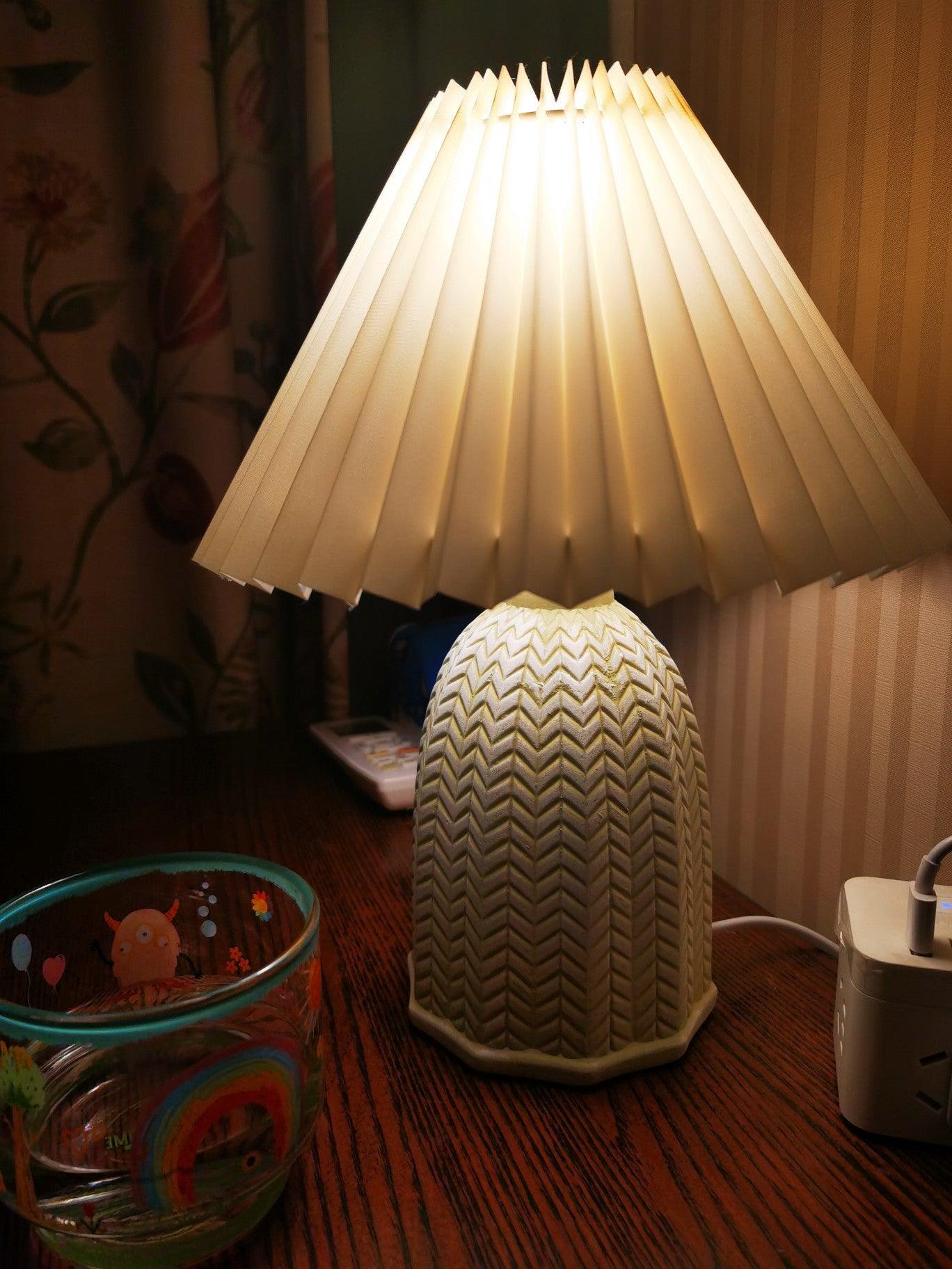 Xenlor Fabric Vintage Table Lamp-Neutral Decor