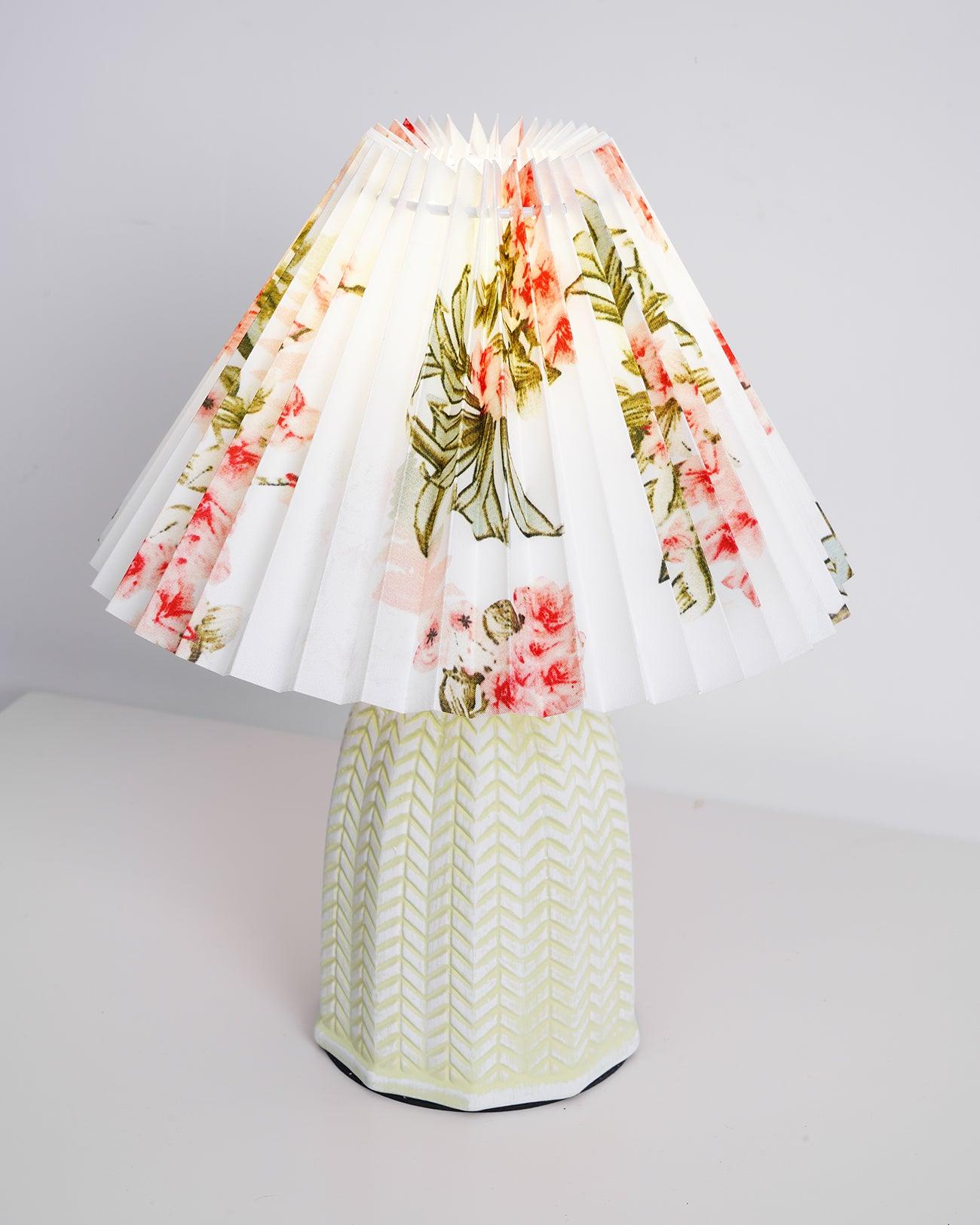 Xenlor Fabric Vintage Table Lamp-Neutral Decor