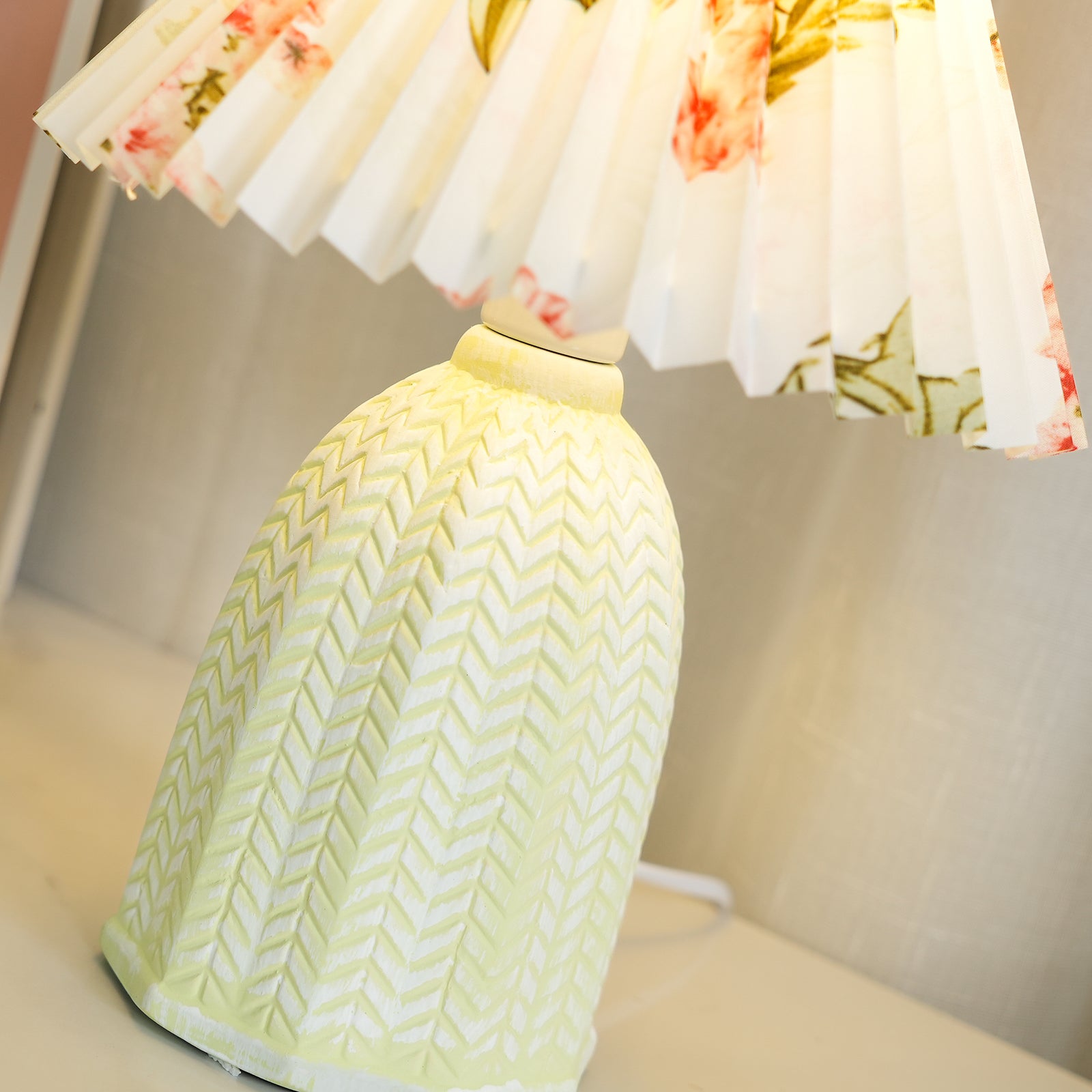 Xenlor Fabric Vintage Table Lamp-Neutral Decor