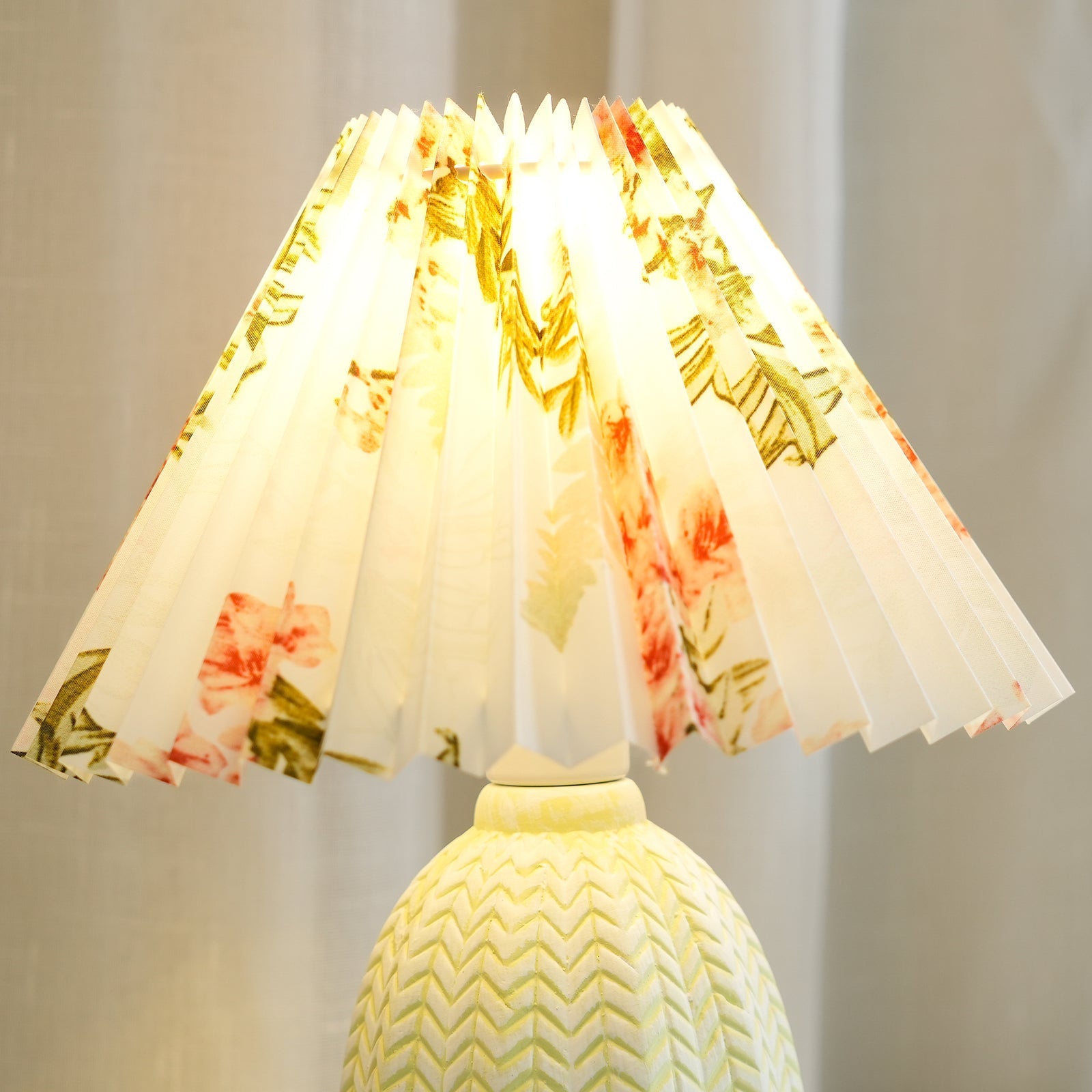 Xenlor Fabric Vintage Table Lamp-Neutral Decor