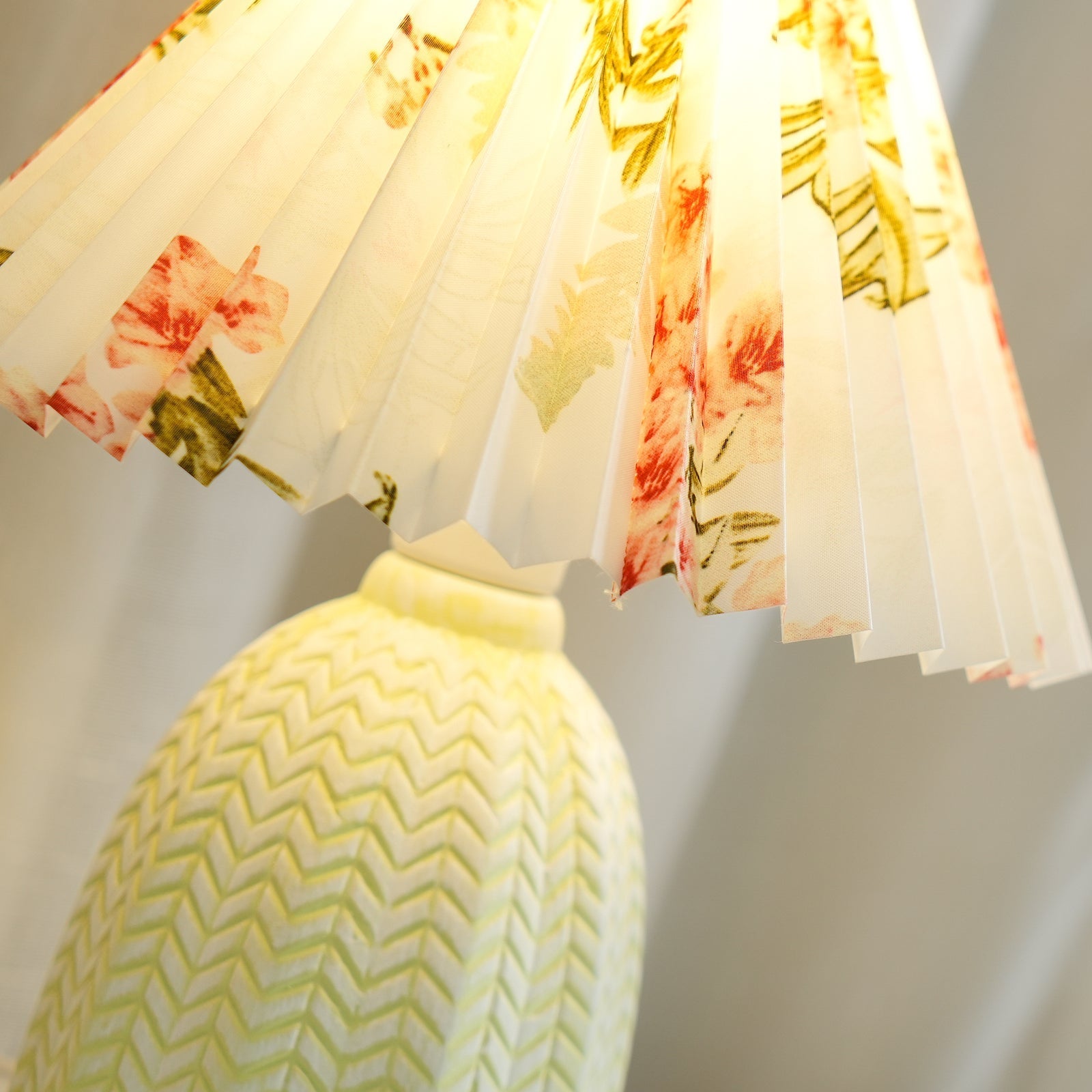 Xenlor Fabric Vintage Table Lamp-Neutral Decor