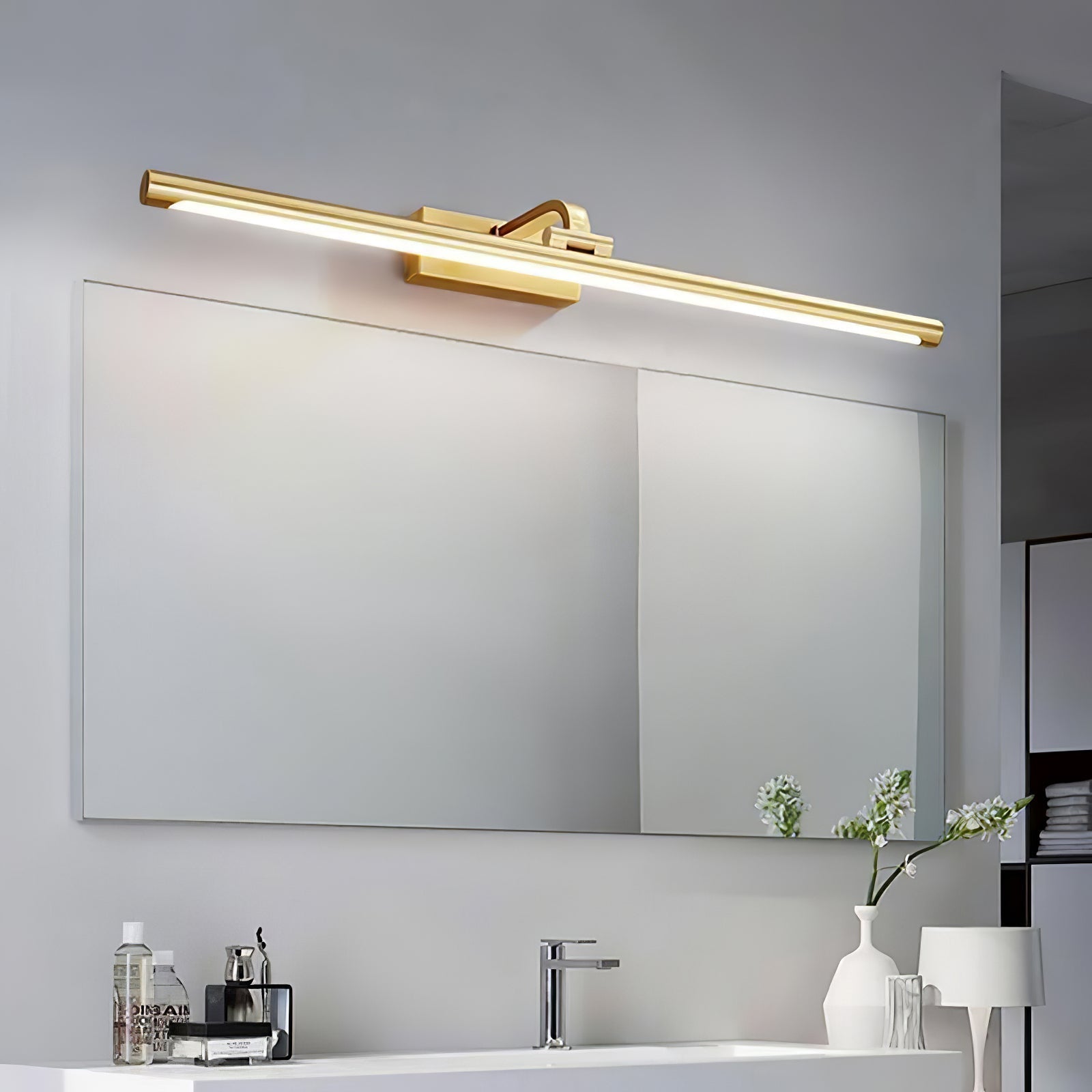 Tevelo Brass Minimalist Wall Lamp-Neutral Decor