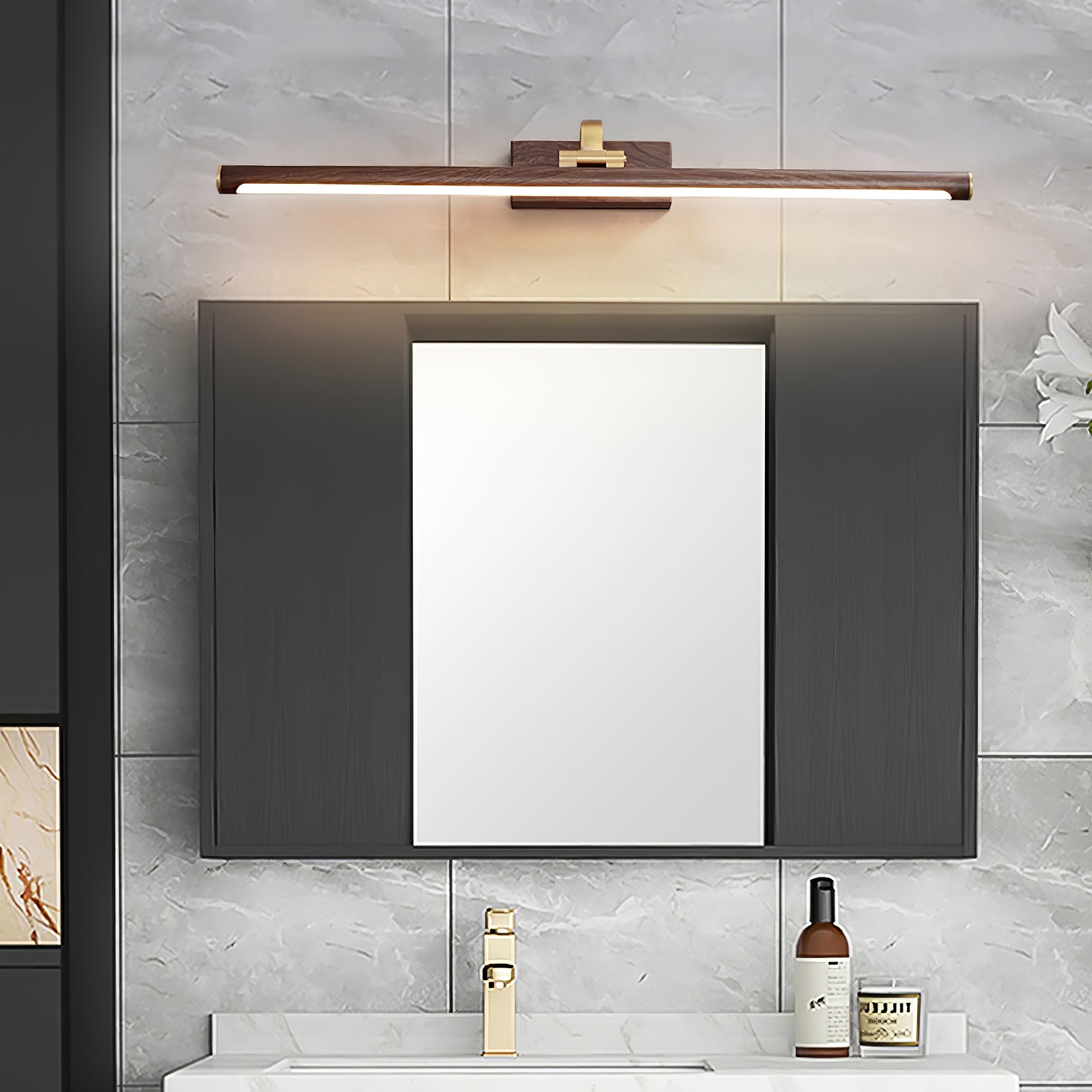 Tevelo Brass Minimalist Wall Lamp-Neutral Decor