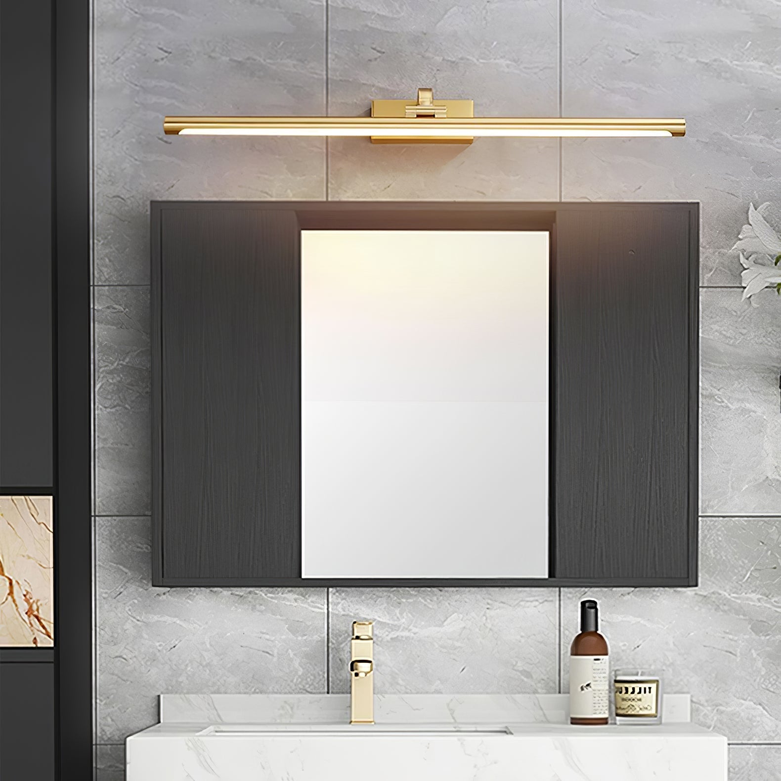Tevelo Brass Minimalist Wall Lamp-Neutral Decor