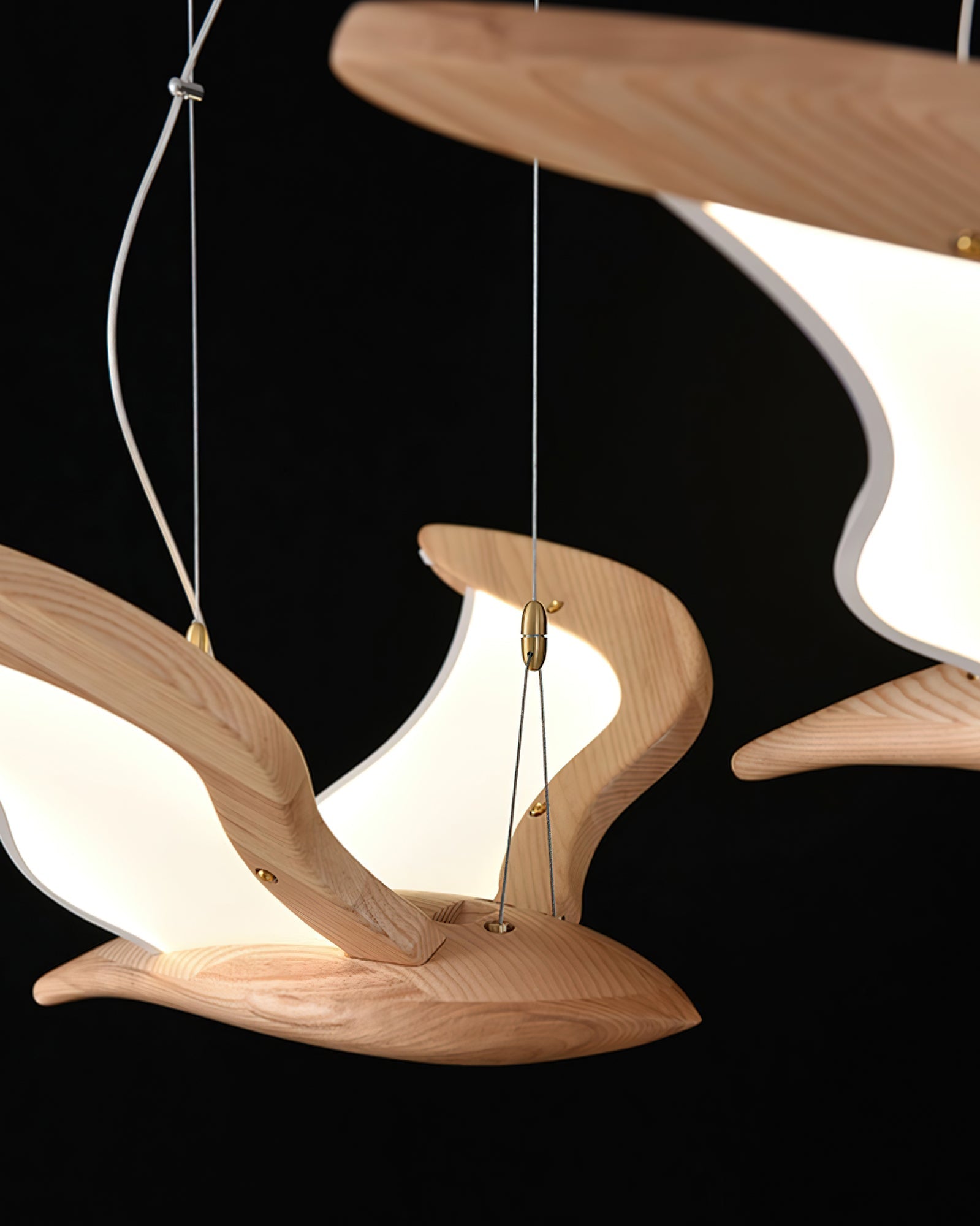 Lustra Chandelier Bird Form Wood Sculptural-Neutral Decor