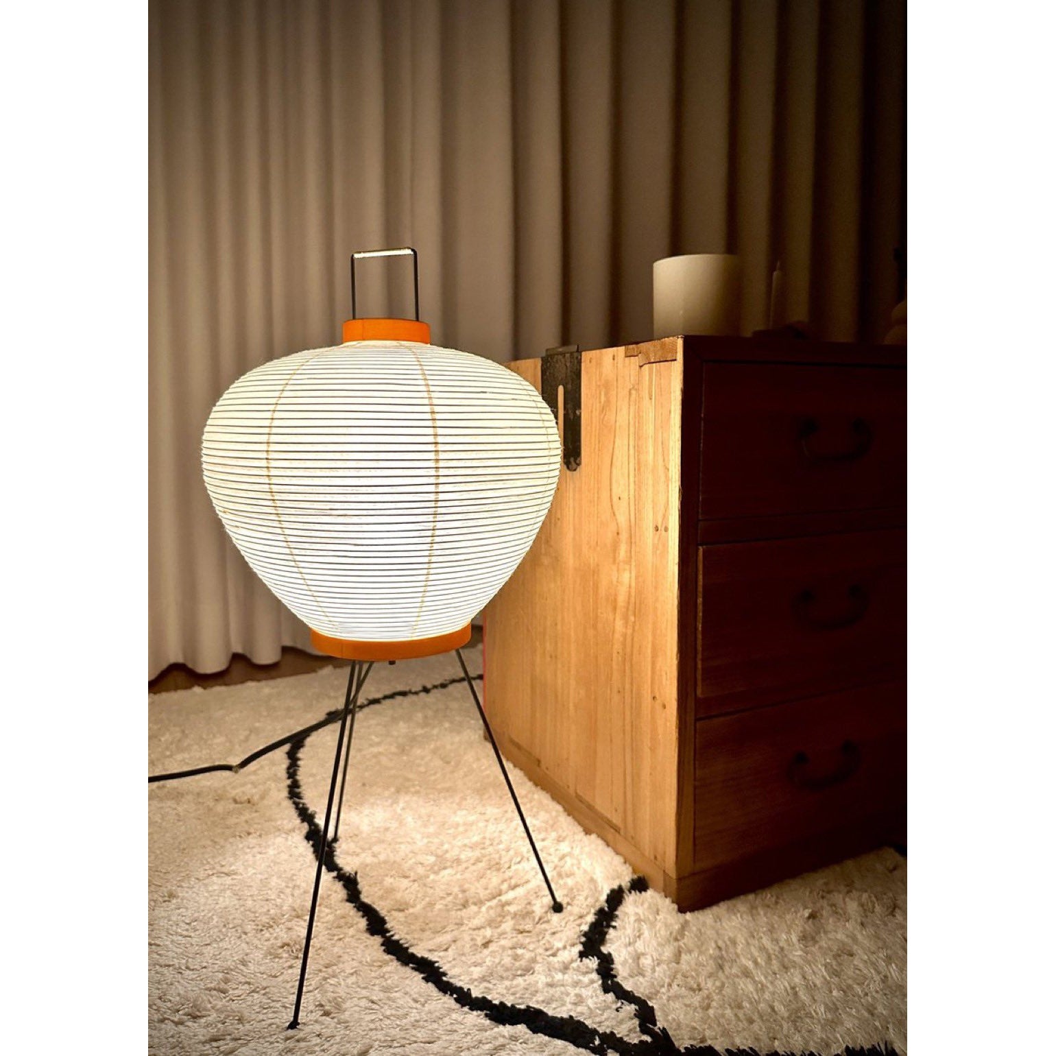 The E26/E27 socket inside the washi paper shade.