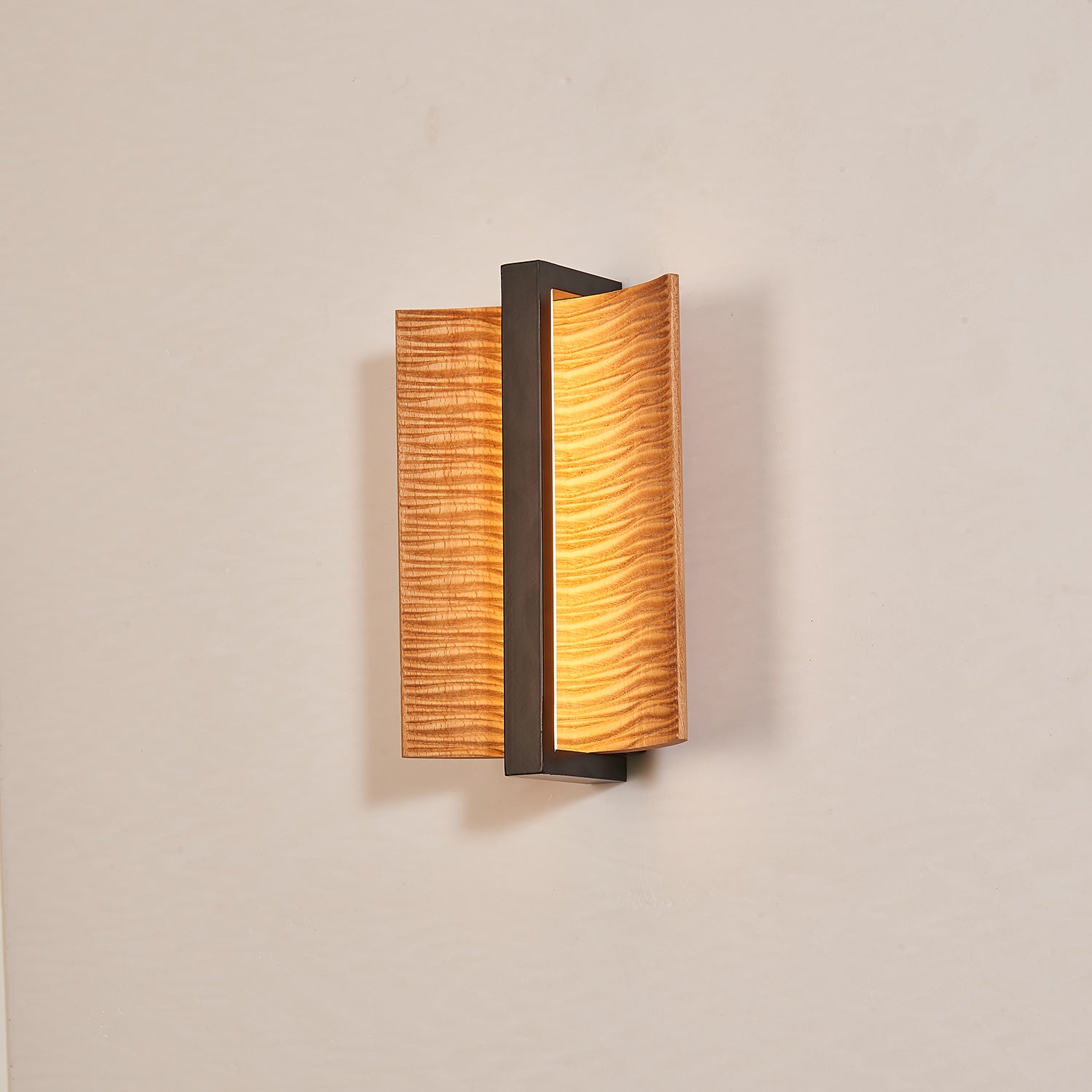 Vevinir Premium Nordic Art Wood Wall Light-Neutral Decor