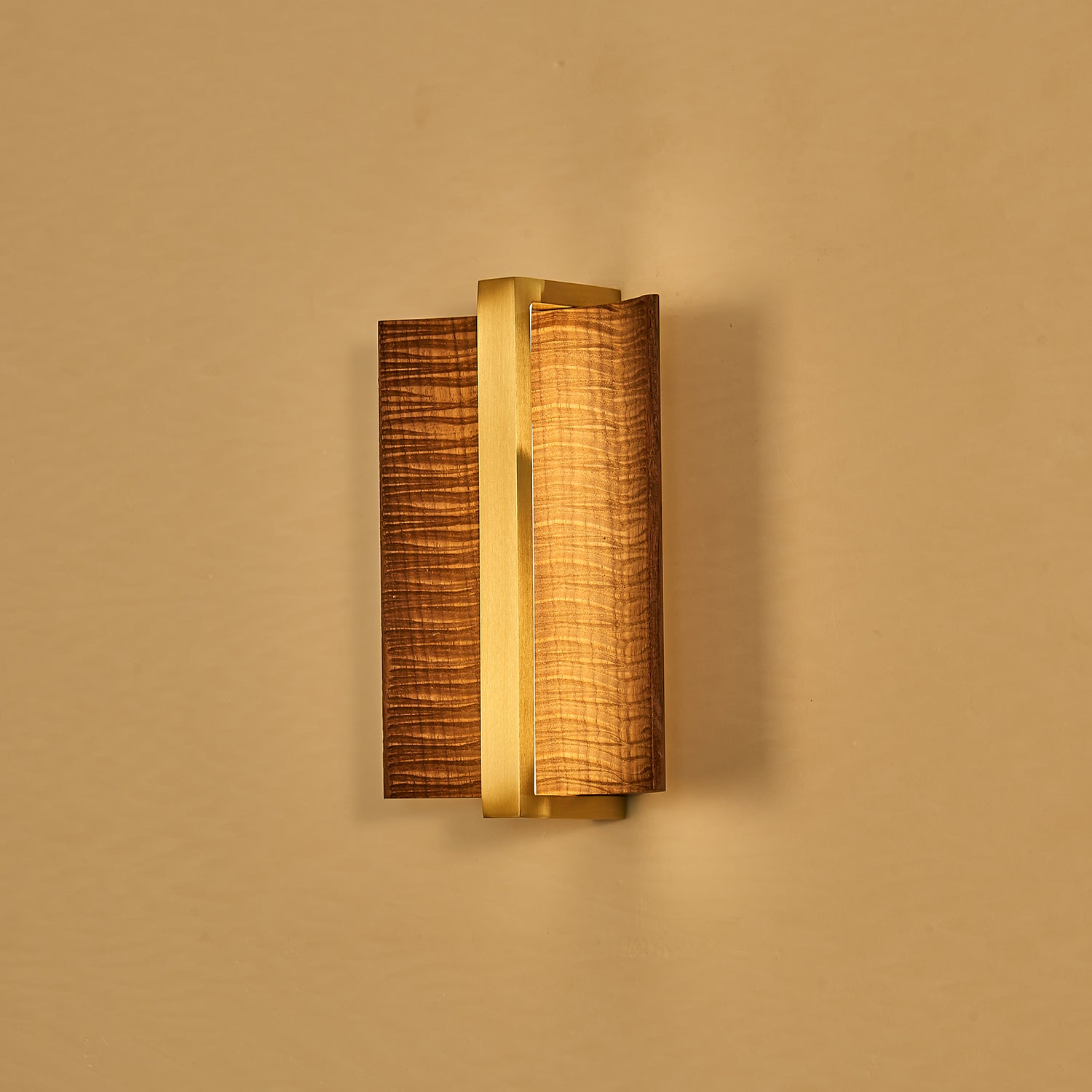 Vevinir Premium Nordic Art Wood Wall Light-Neutral Decor
