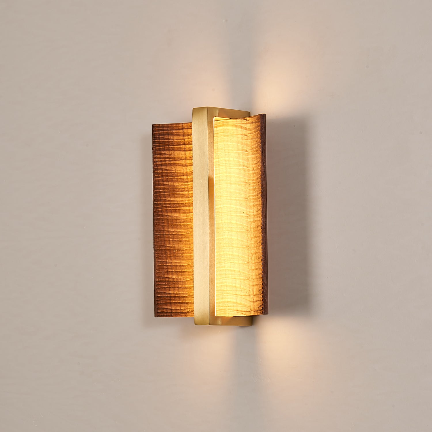 Vevinir Premium Nordic Art Wood Wall Light-Neutral Decor