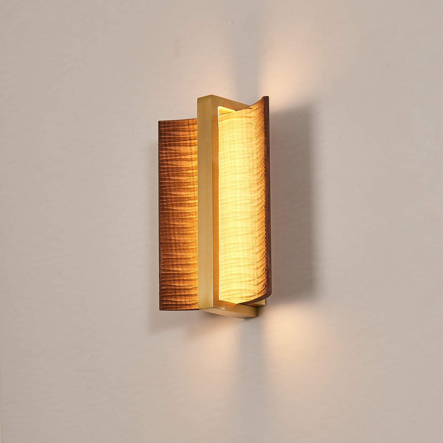 Vevinir Premium Nordic Art Wood Wall Light-Neutral Decor