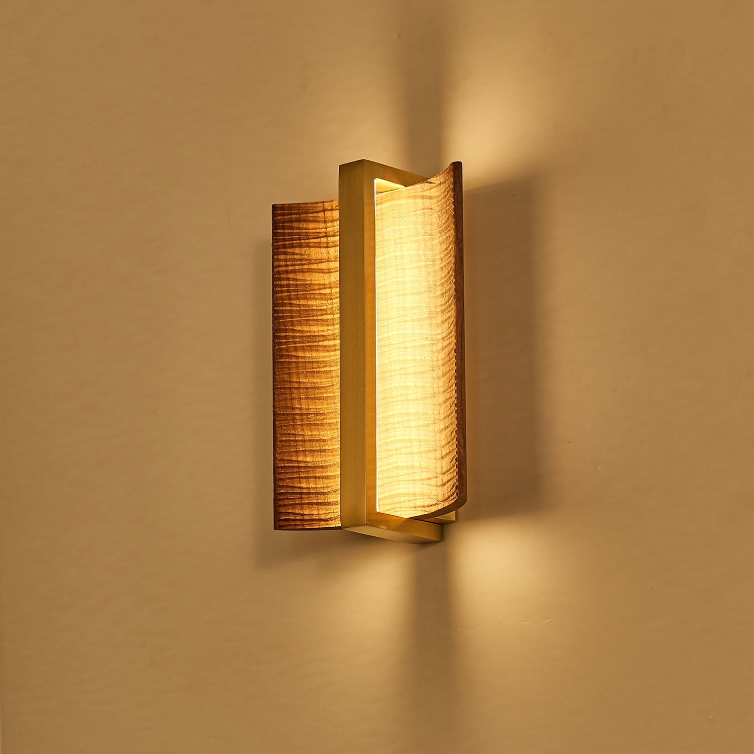 Vevinir Premium Nordic Art Wood Wall Light-Neutral Decor