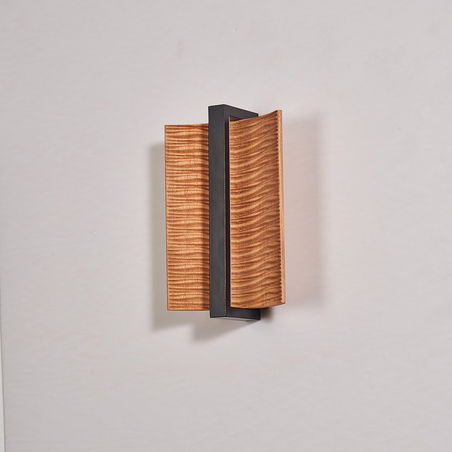 Vevinir Premium Nordic Art Wood Wall Light-Neutral Decor