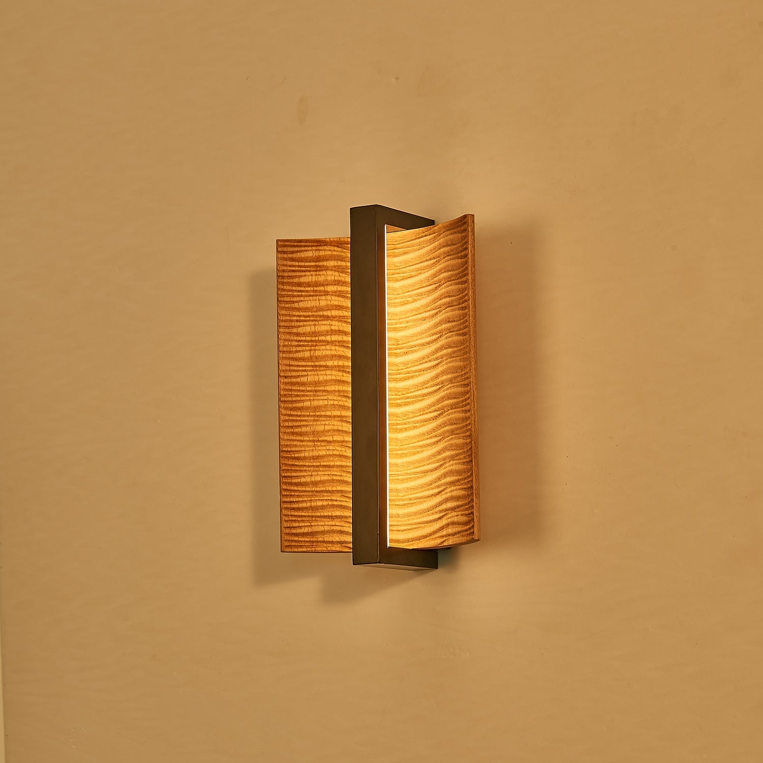 Vevinir Premium Nordic Art Wood Wall Light-Neutral Decor