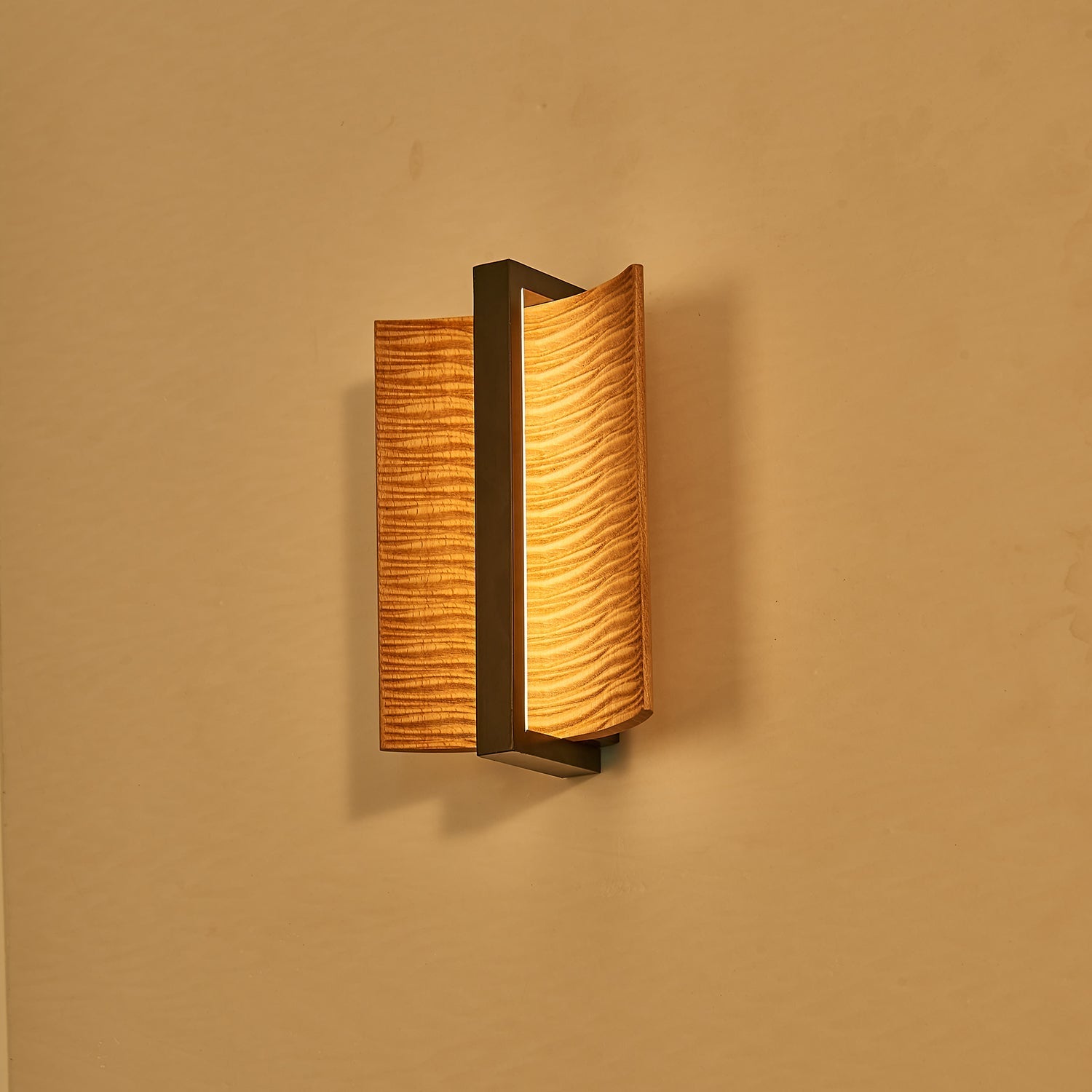 Vevinir Premium Nordic Art Wood Wall Light-Neutral Decor
