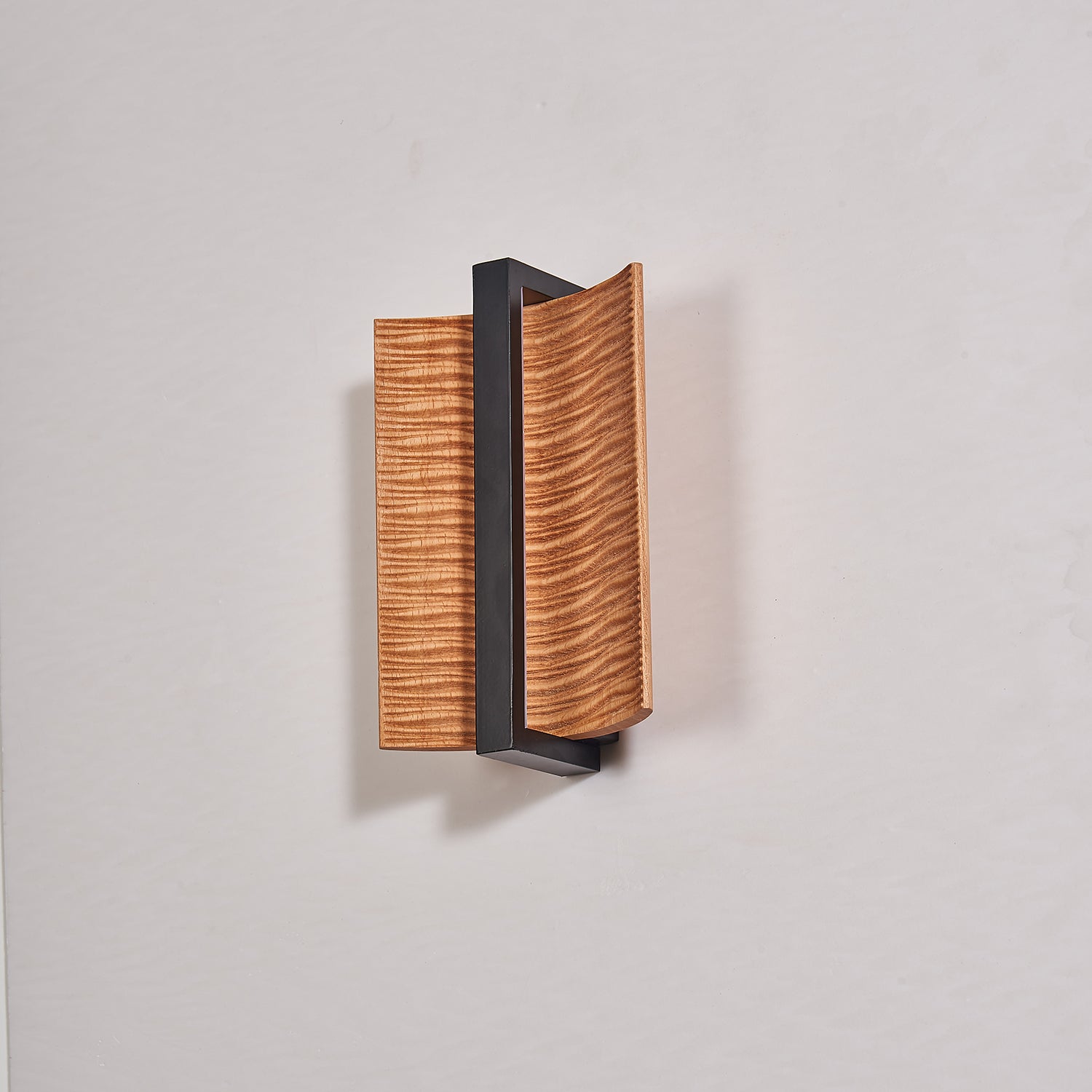 Vevinir Premium Nordic Art Wood Wall Light-Neutral Decor