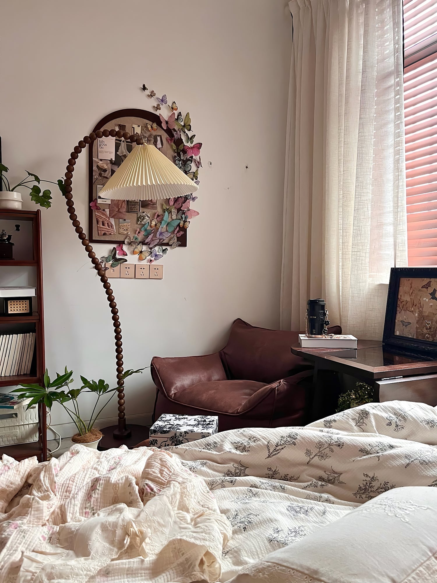 Nadia Modern Wood Floor Lamp-Neutral Decor
