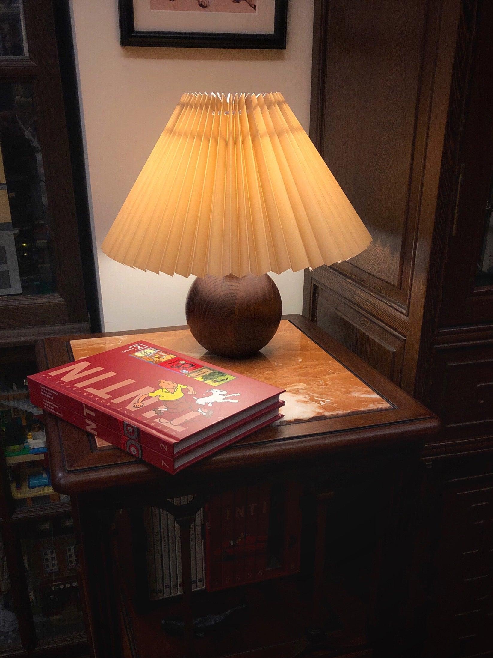 Zesilon Wooden Ball Table Lamp-Neutral Decor