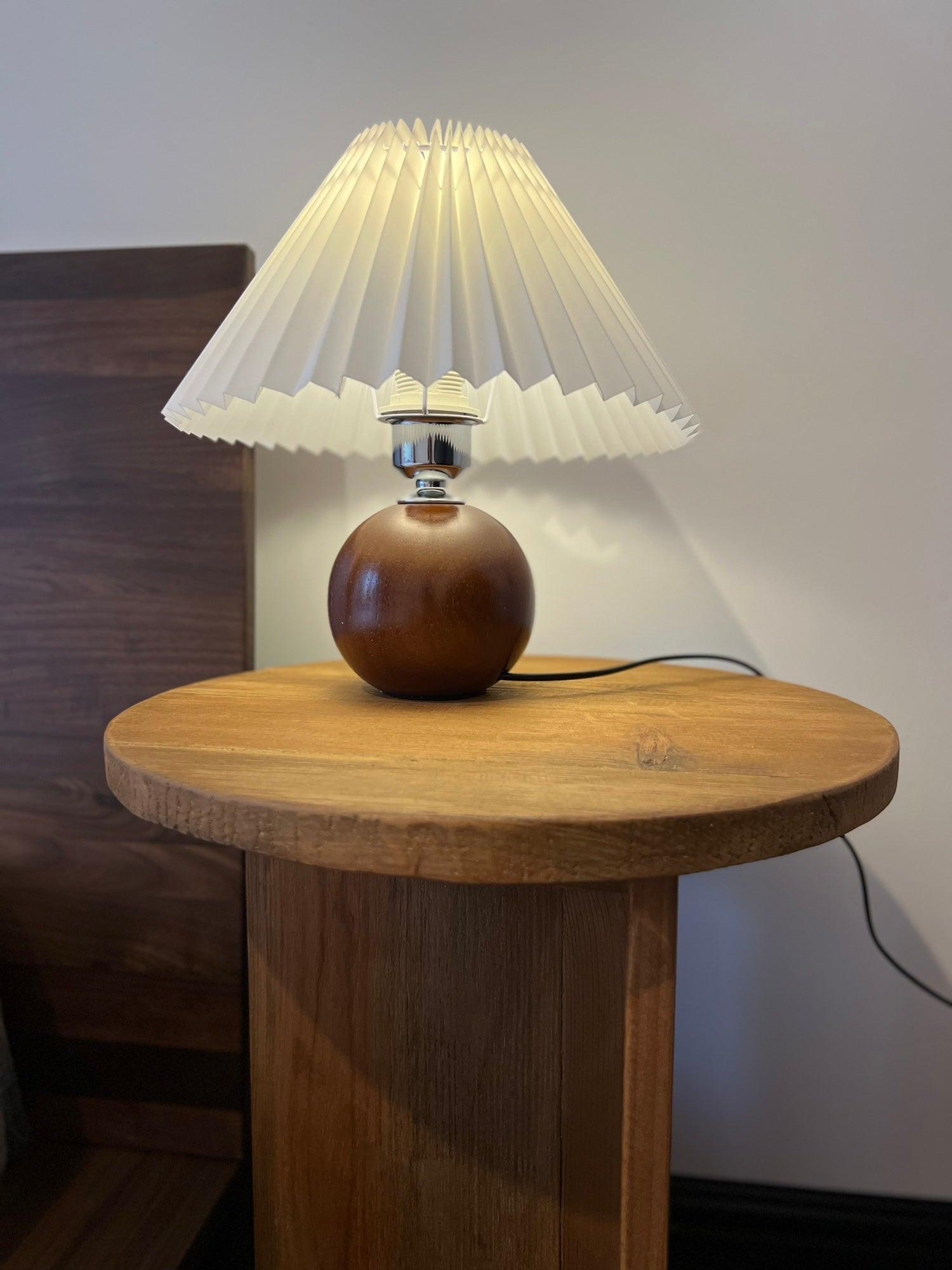 Zesilon Wooden Ball Table Lamp-Neutral Decor