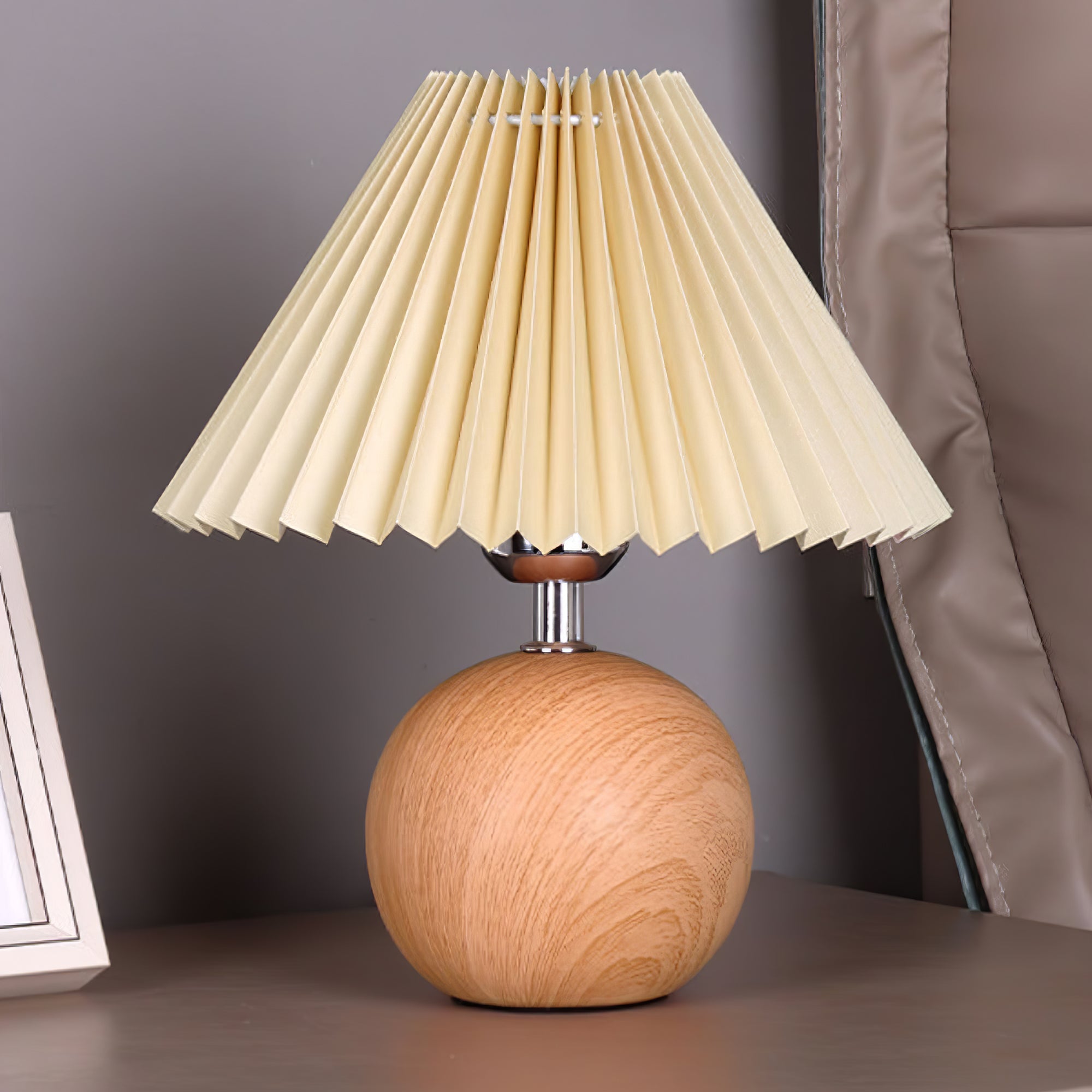Zesilon Wooden Ball Table Lamp-Neutral Decor