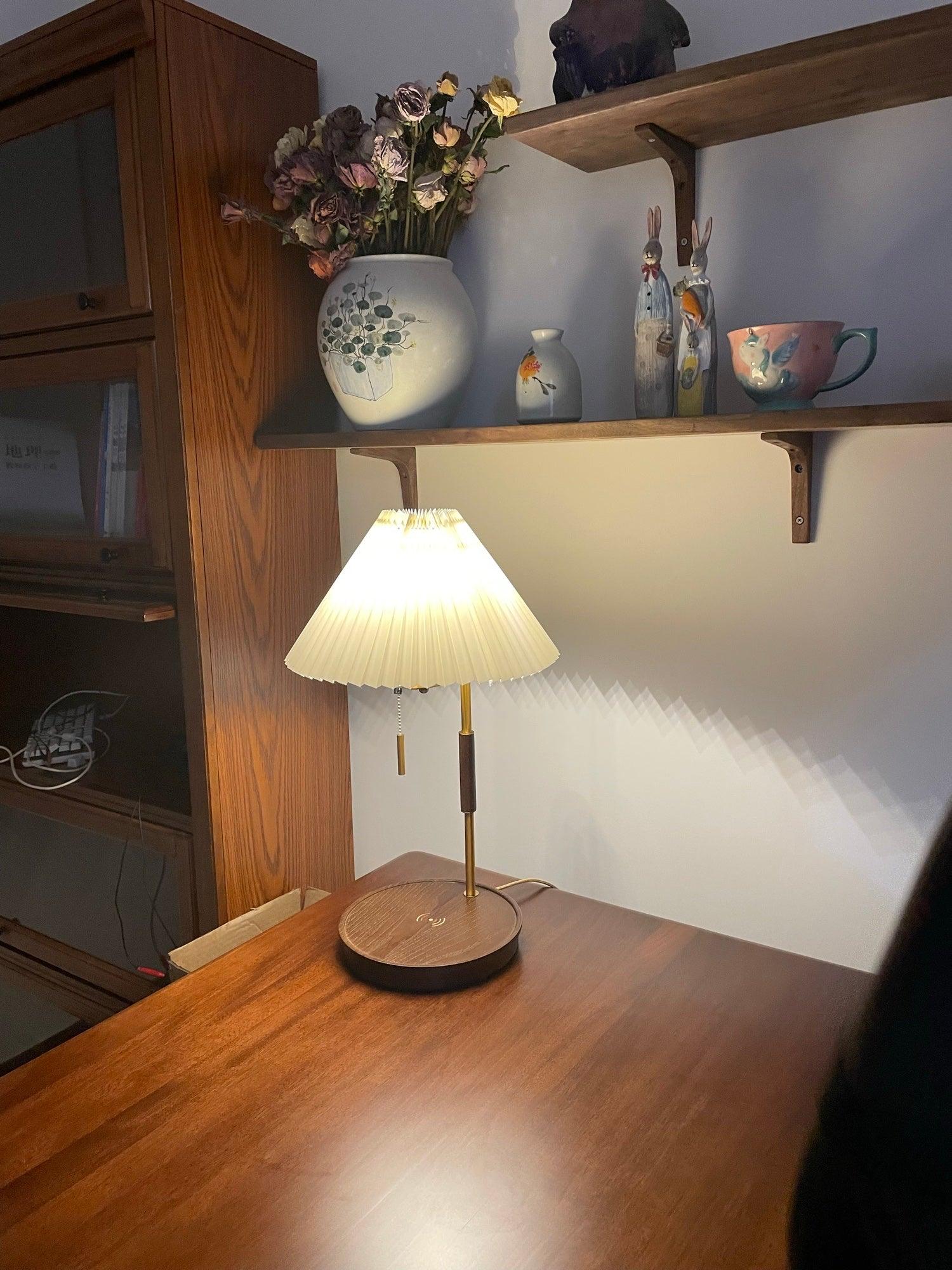 Vellain Retro Table Lamp-Neutral Decor