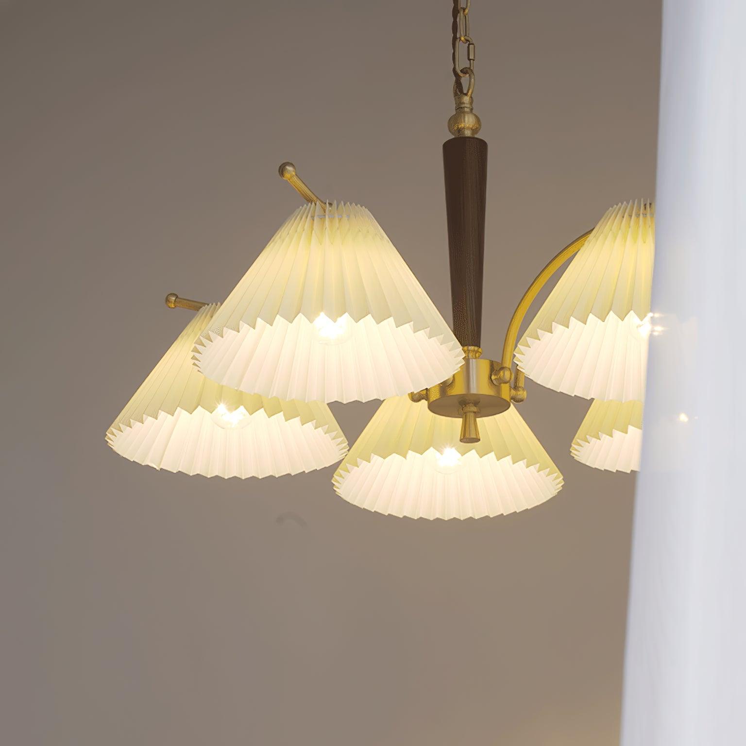 Lustra Chandelier Brass Pleated Shade Classic-Neutral Decor