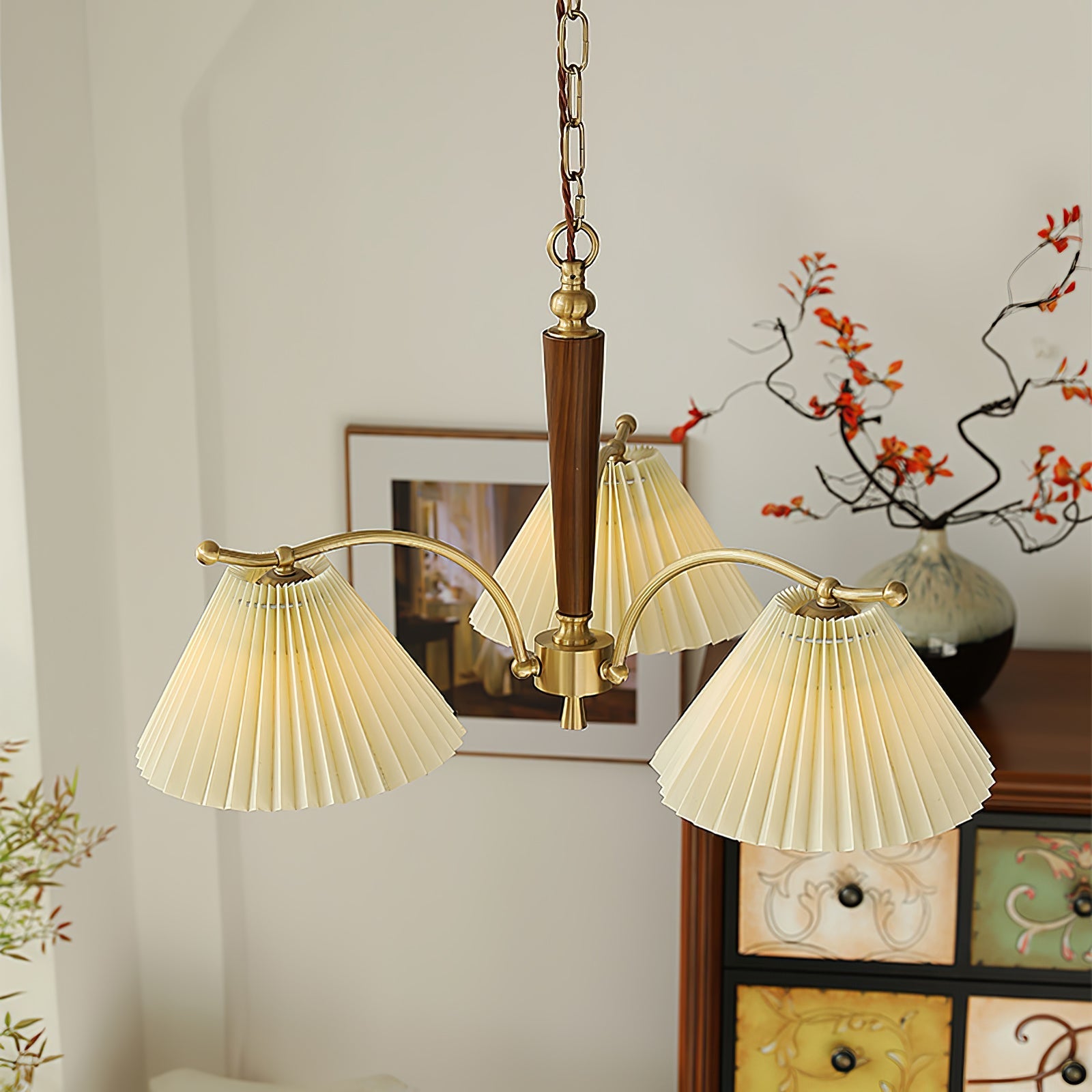 Lustra Chandelier Brass Pleated Shade Classic-Neutral Decor