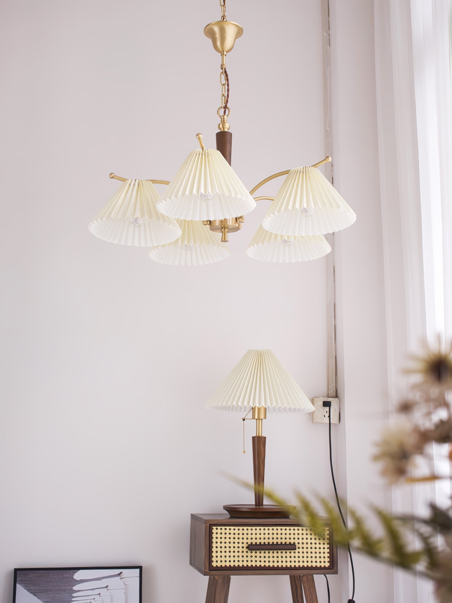 Lustra Chandelier Brass Pleated Shade Classic-Neutral Decor
