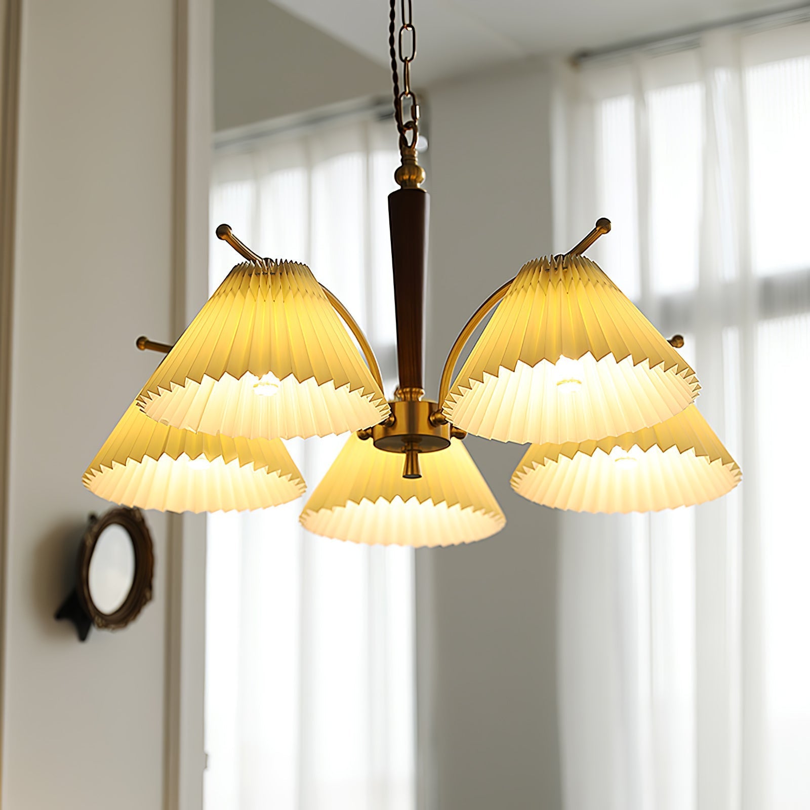Lustra Chandelier Brass Pleated Shade Classic-Neutral Decor