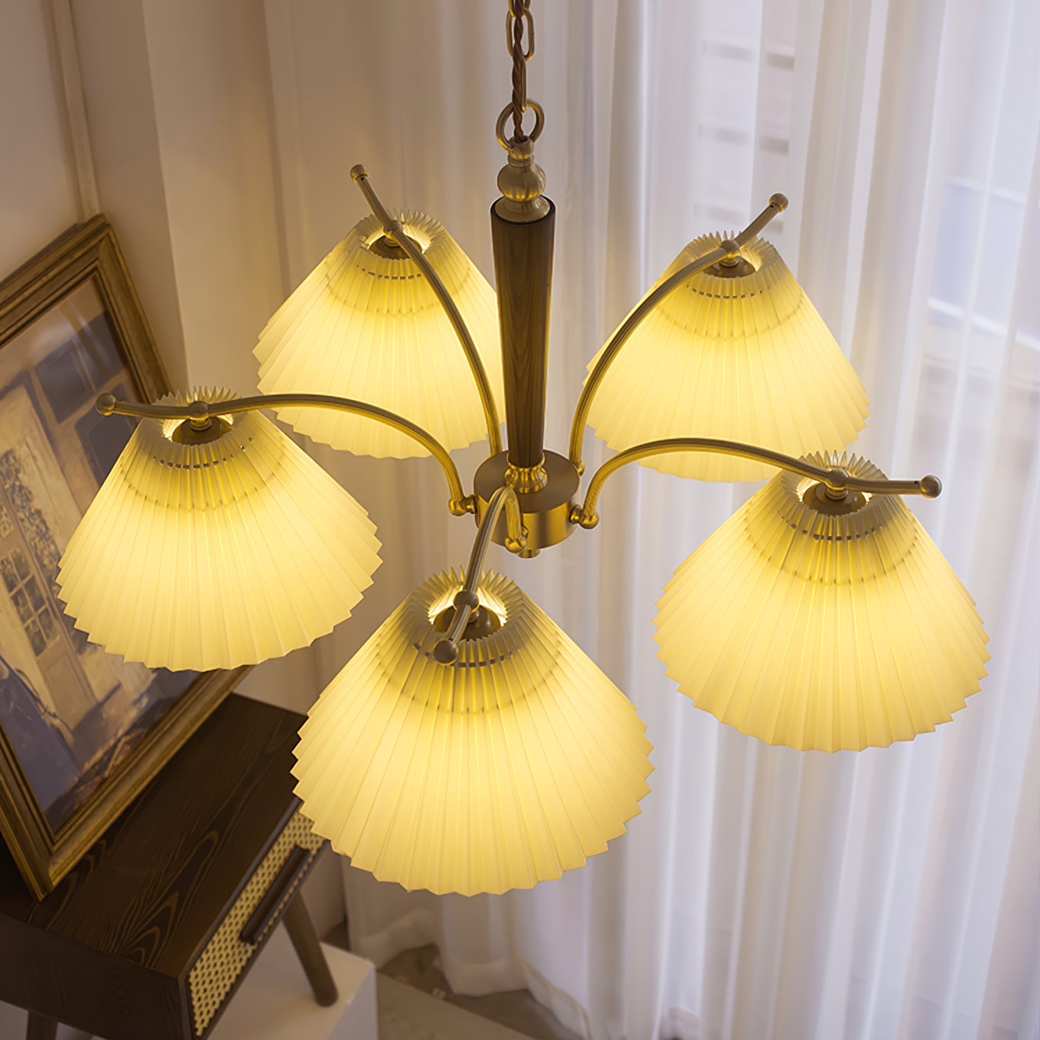 Lustra Chandelier Brass Pleated Shade Classic-Neutral Decor