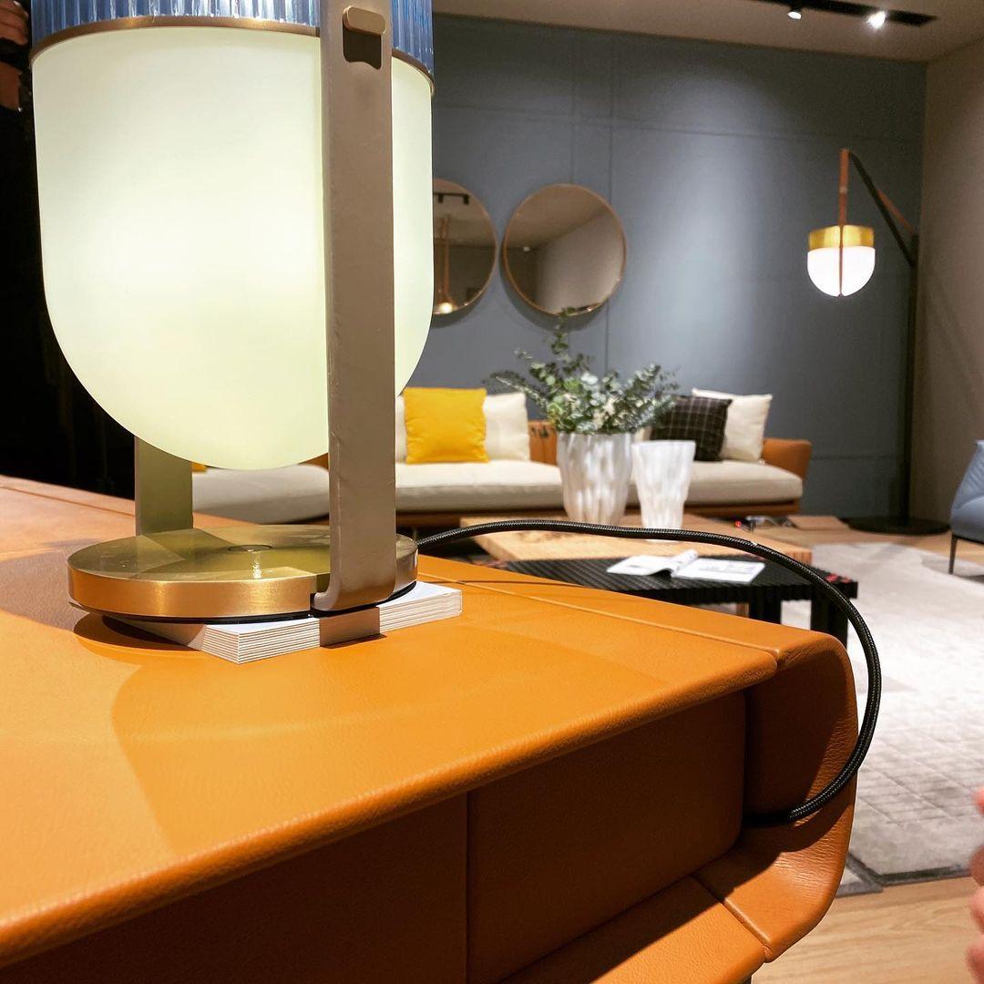 Kiorven Glass Artistic Table Lamp-Neutral Decor