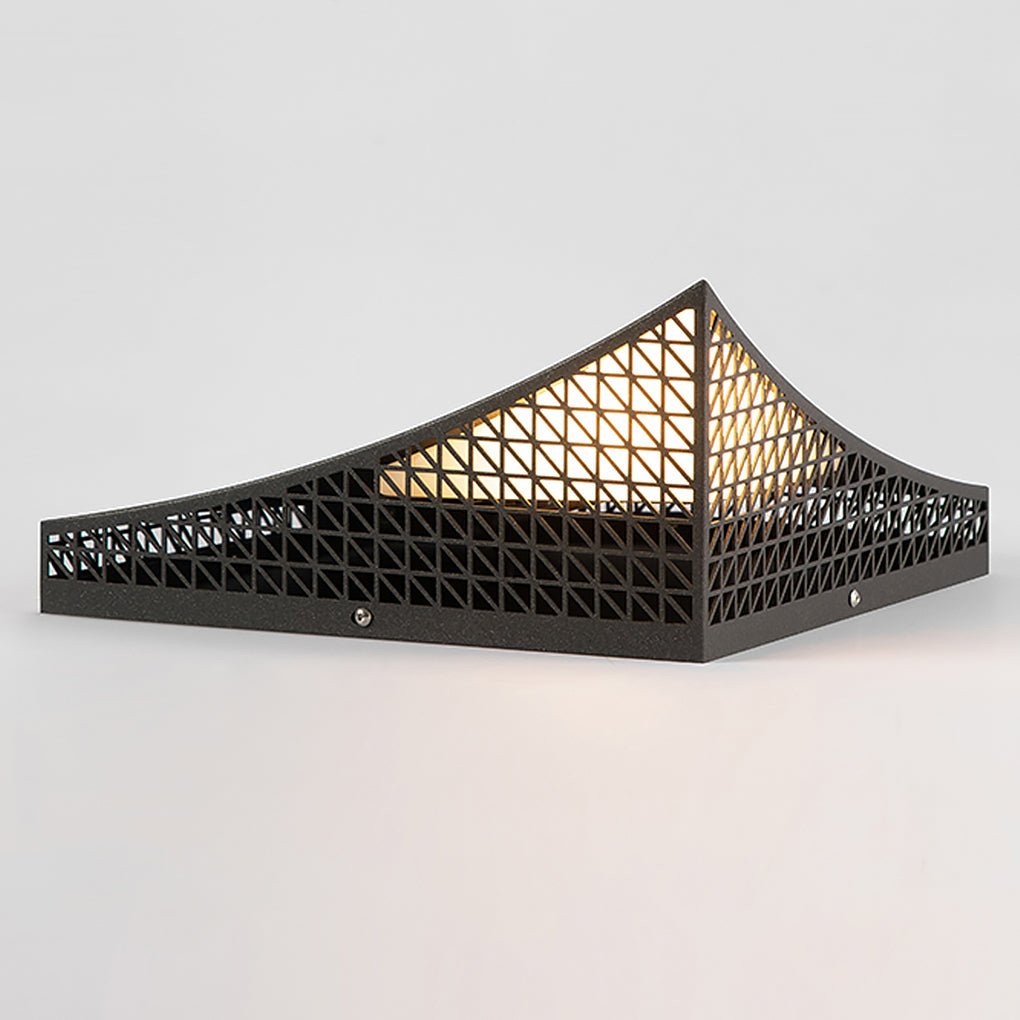 Lynn Industrial Elegant Garden Light